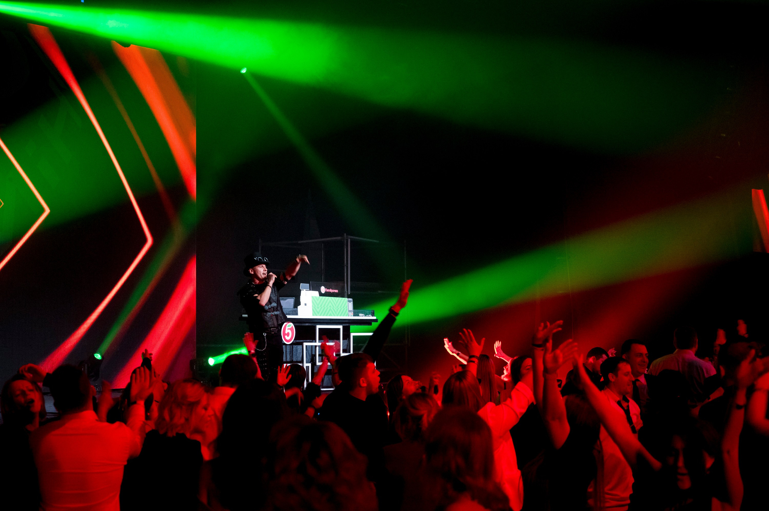 Новогодний корпоратив «Пятерочка». Репортажный фотограф и видеограф Слава Думчев. Тимбилдинги, отчетники, корпоративы