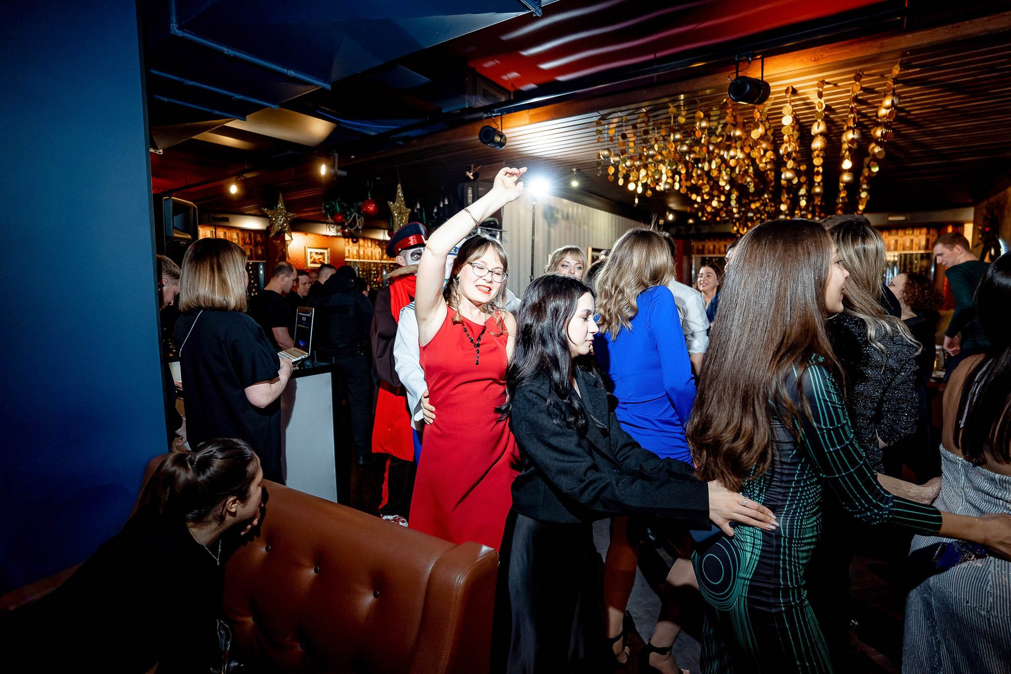 Новый год 2024 в Peoples. Сергей Кошкин. Репортажная и ивент-фотография в Сургуте