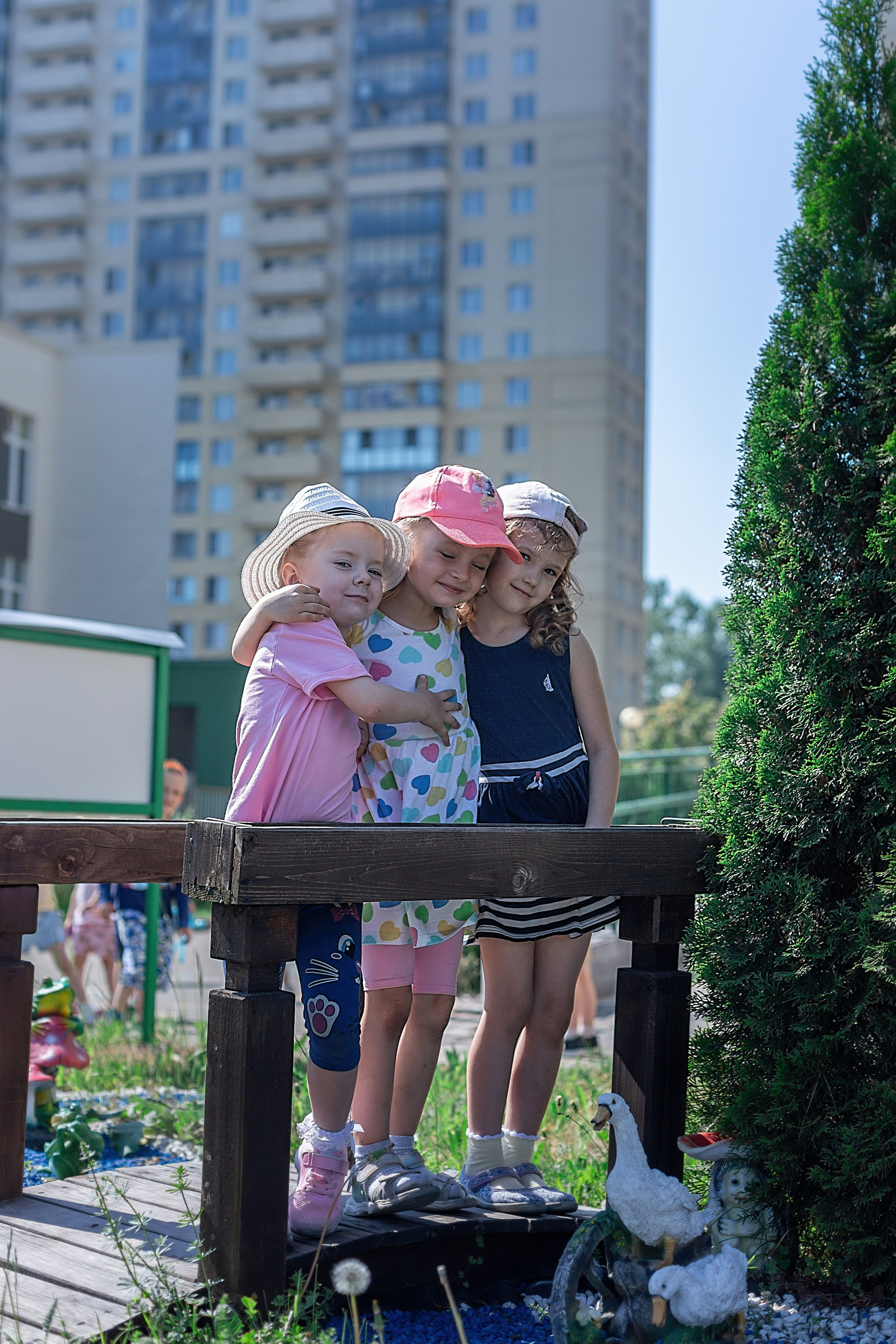 Весна в саду_2024 год. Семейный фотограф в Санкт-Петербурге