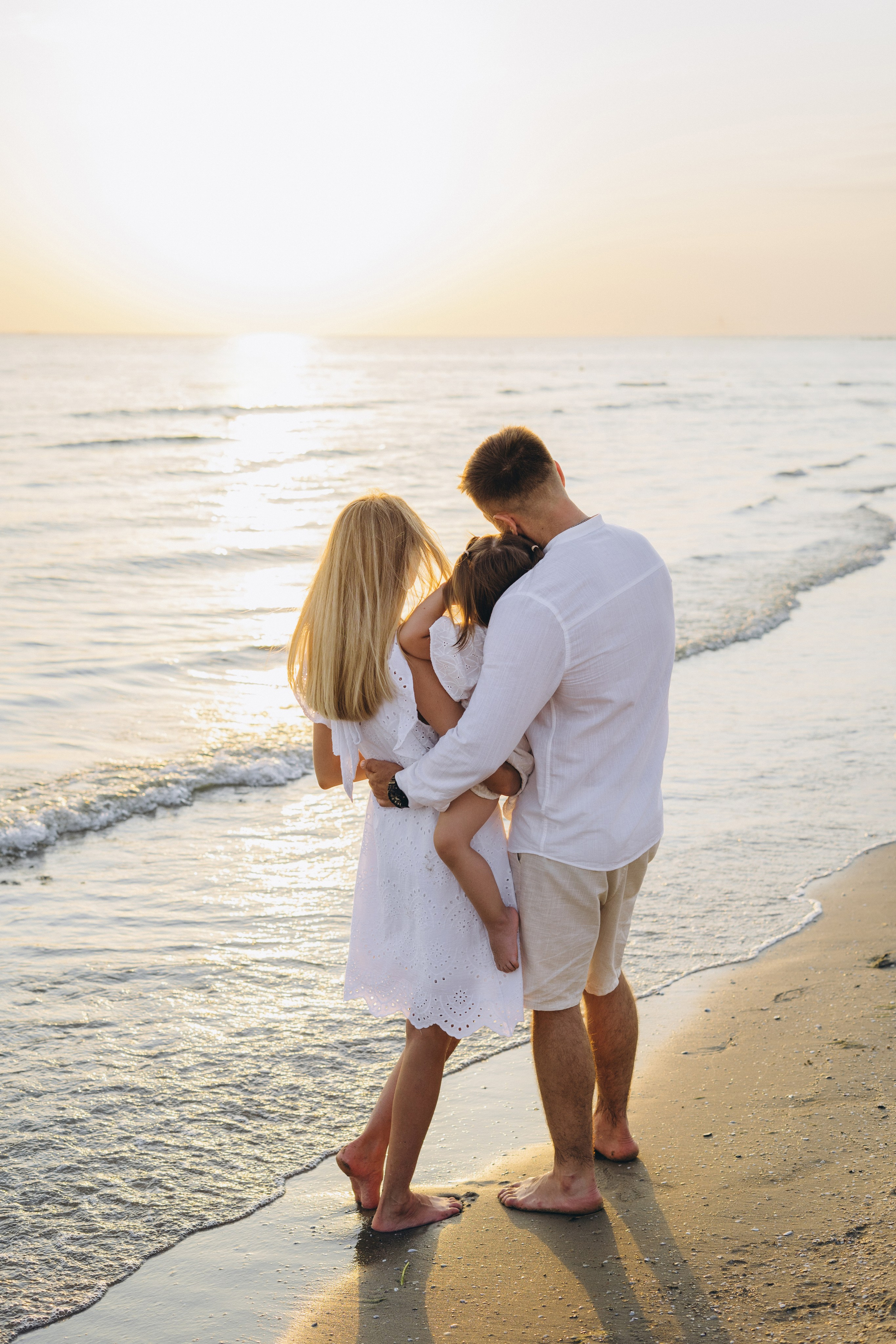 Абрау-Дюрсо: семейный портрет с бокалами игристого у фонтанов, фотограф Абрау-Дюрсо