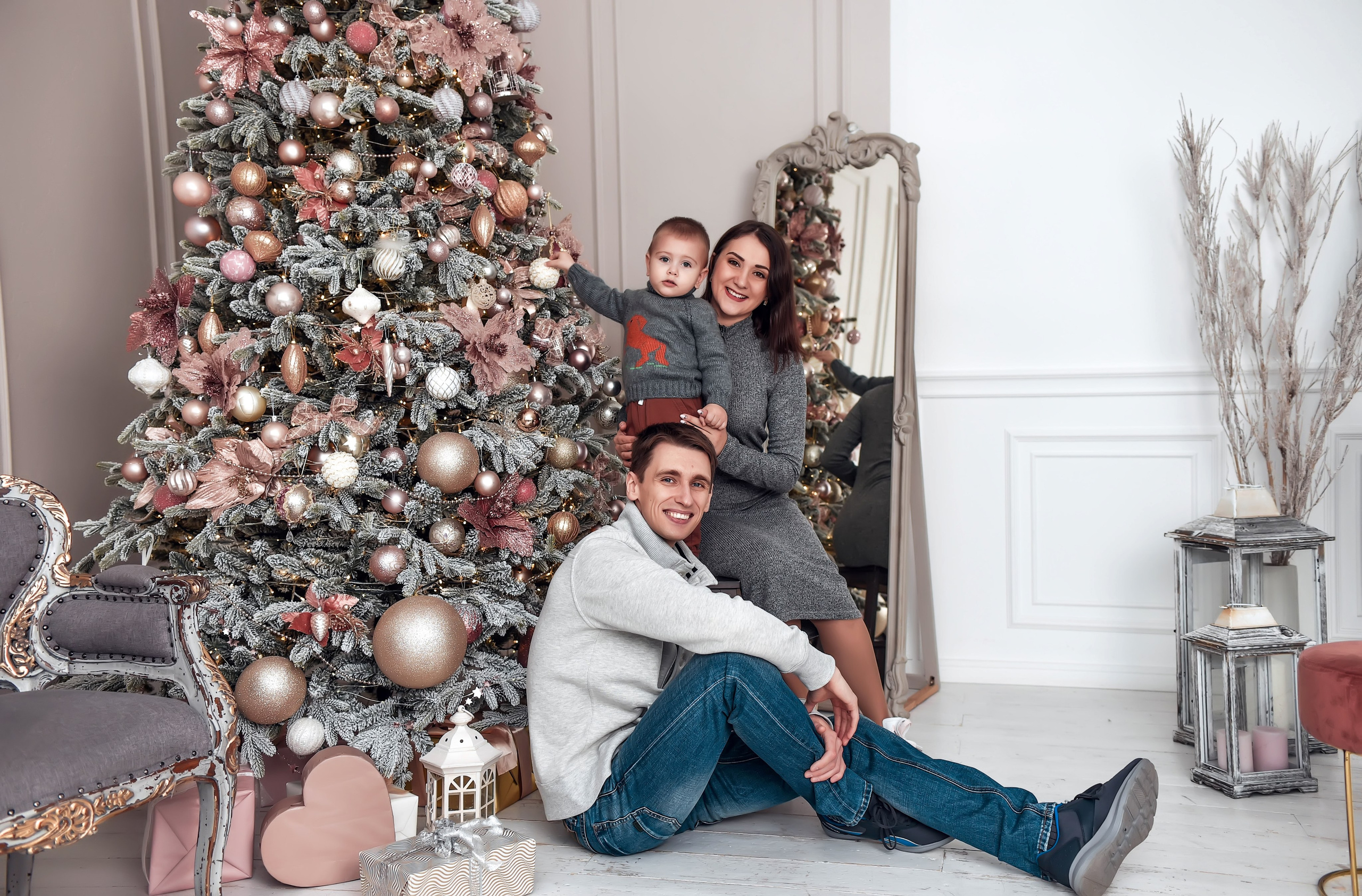Новогодняя семейная. Свадебный, семейный, детский, контент фотограф в Омске Максим Ильин