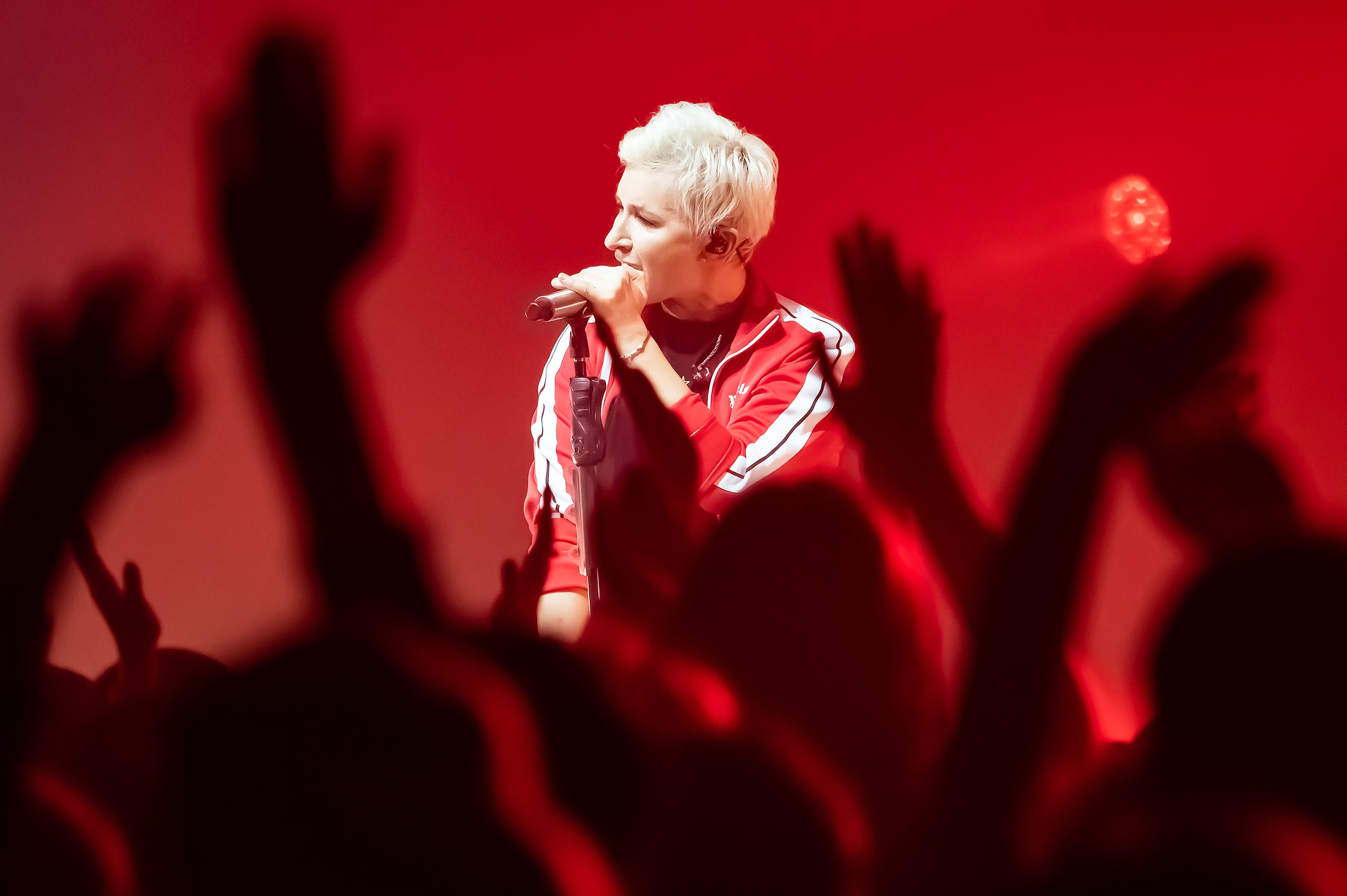 Концерт Арбениной. Репортажный, семейный и детский фотограф в Пензе и Заречном Арина Ермилова. Картины барельеф на заказ