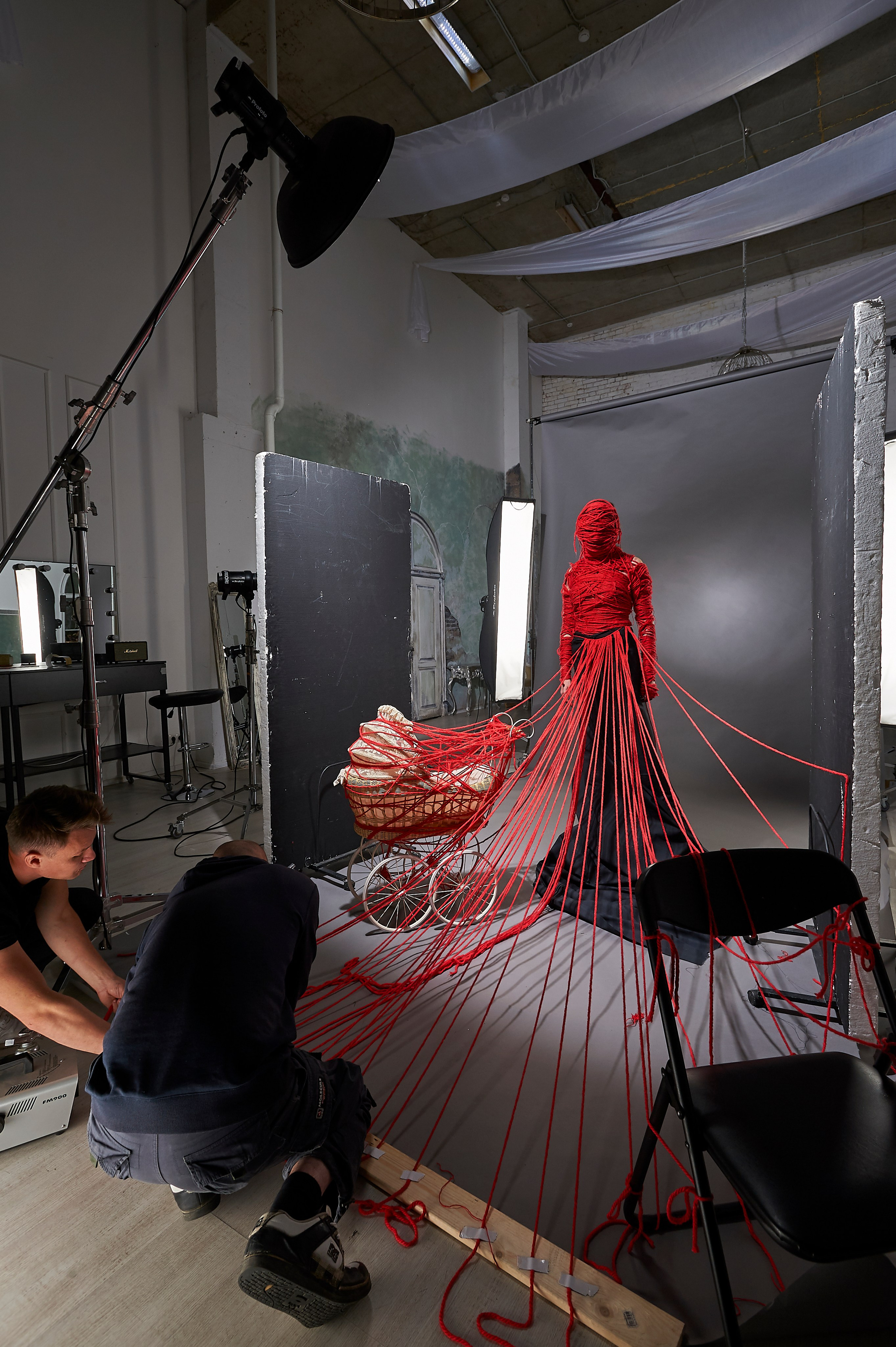 BACKSTAGE. Www.apowerstudio.com