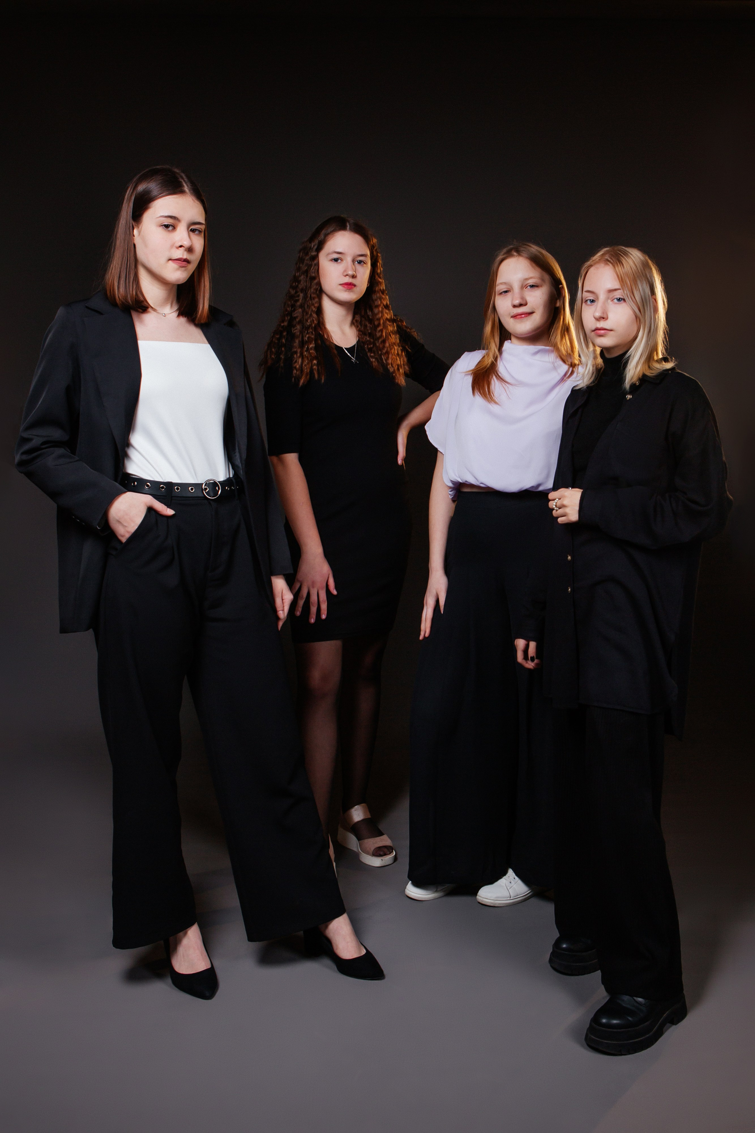 Черный фон. Фото дети. Выпускные альбомы Нижний Тагил