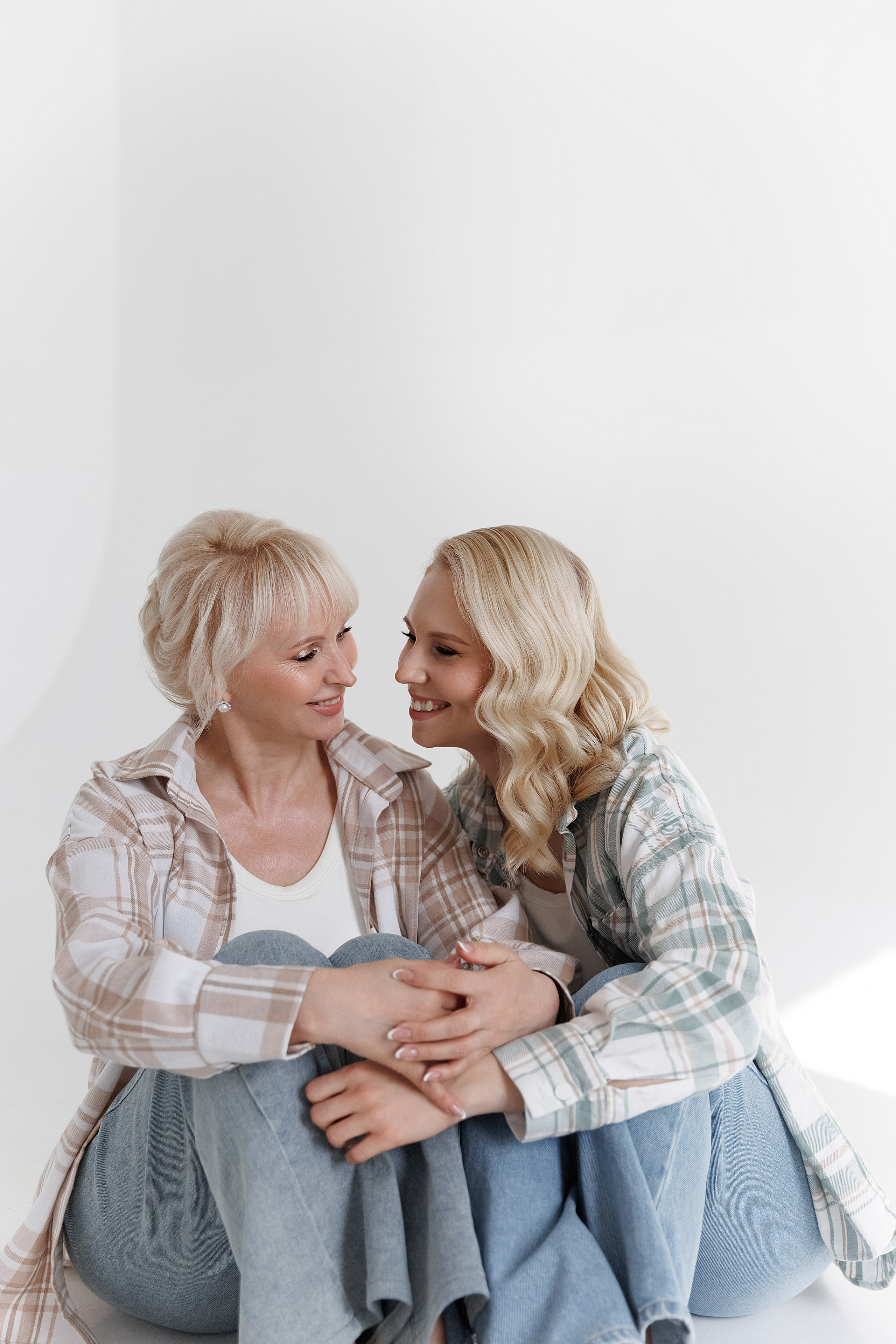 Диана с мамой в студии. Свадебный фотограф в Пскове и Санкт-Петербурге | Анна Голикова