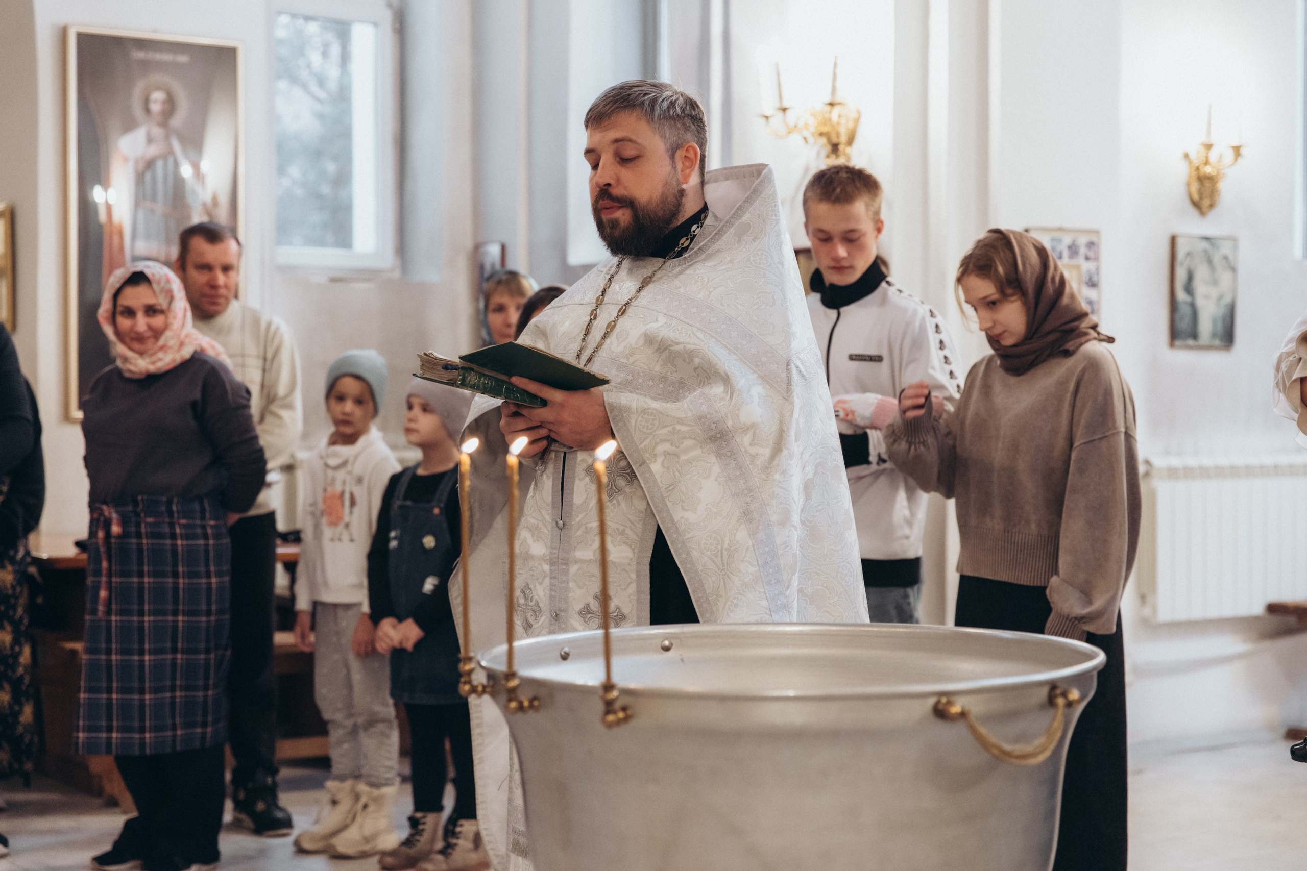 Крещение Веры. Фотограф на крещение в Рязани. Семейный фотограф