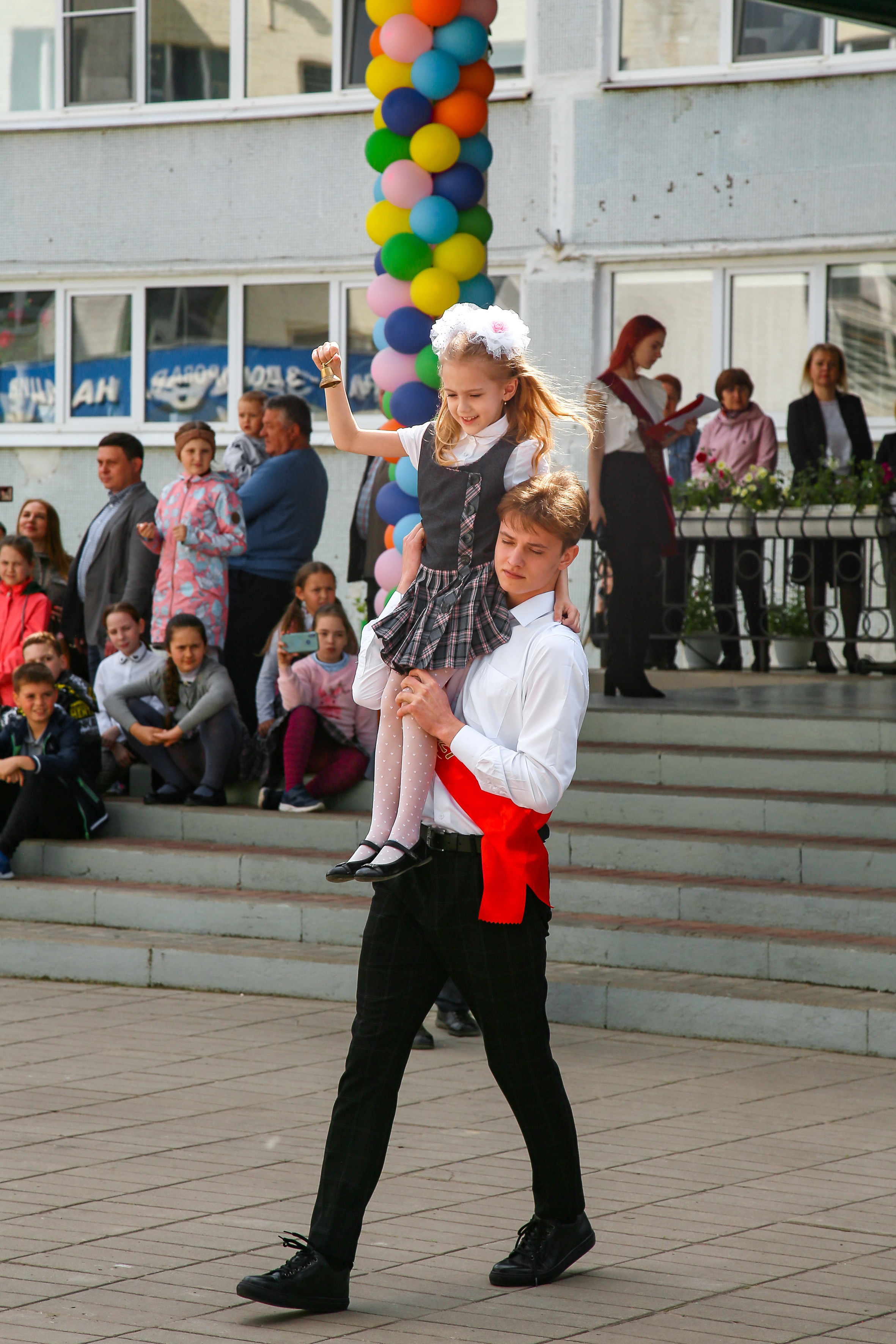 Школьные съемки последний звонок. Школьные выпускные альбомы в Белгороде