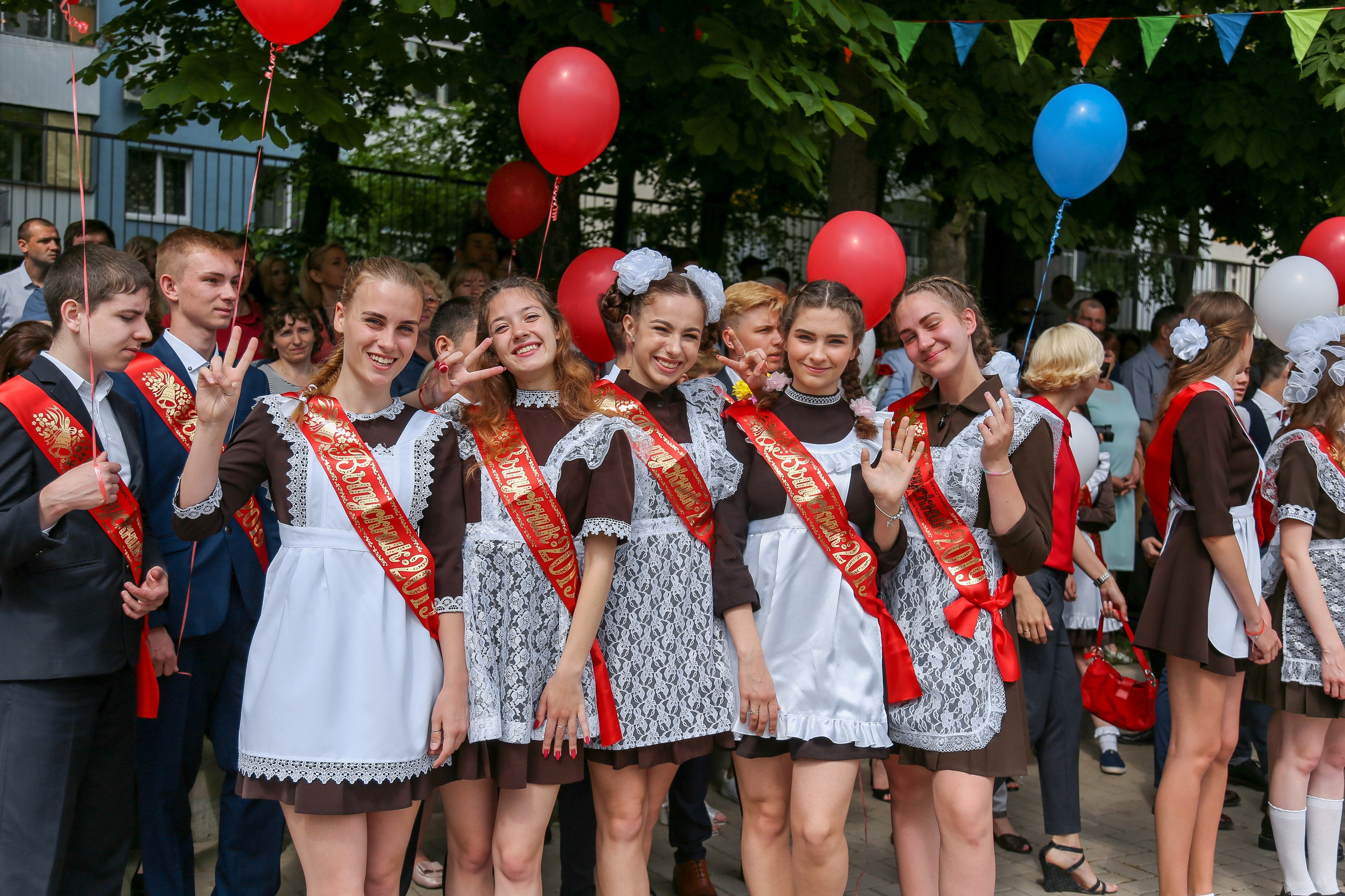 Школьные съемки последний звонок. Школьные выпускные альбомы в Белгороде