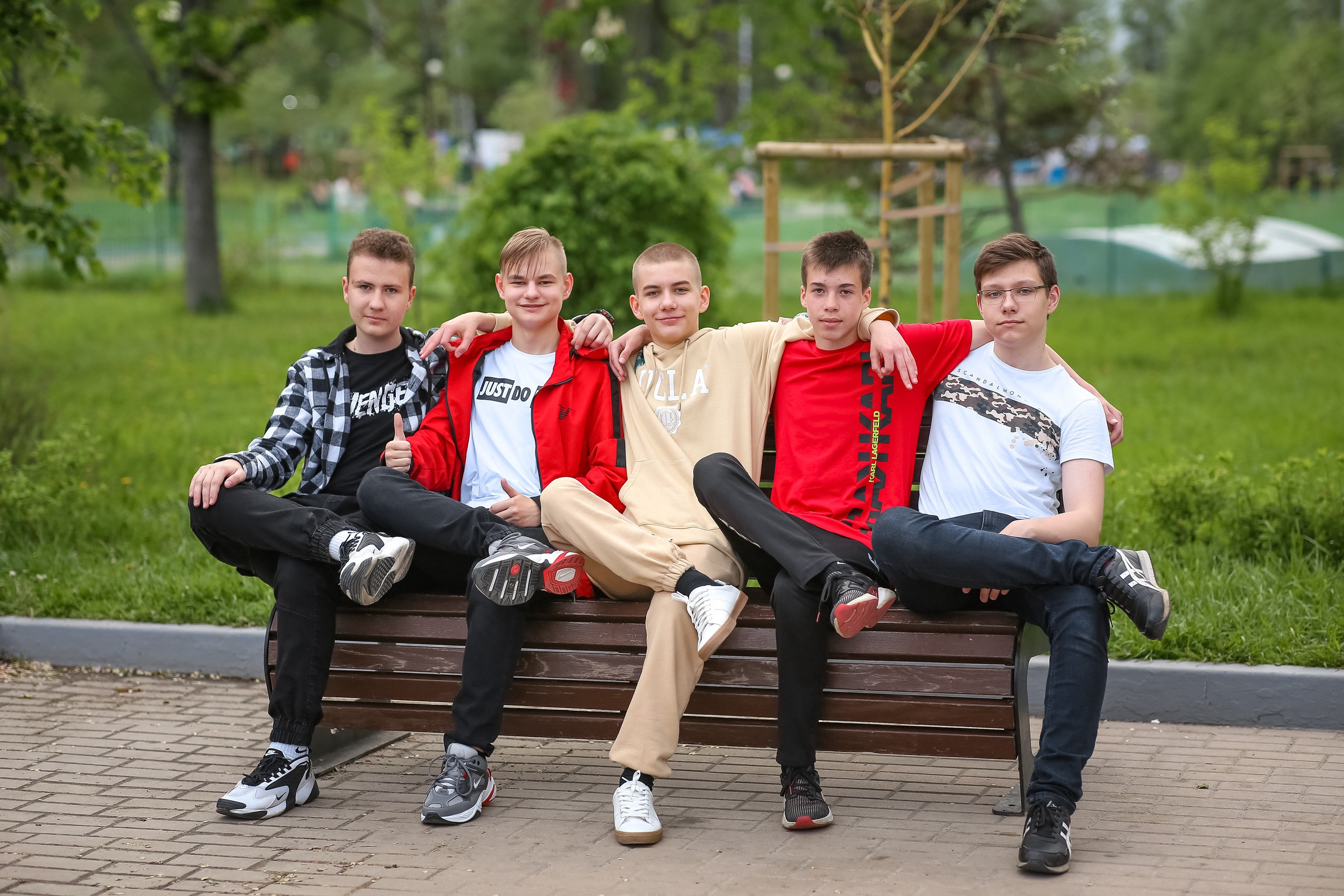 Уличная фотосессия выпускников. Школьные выпускные альбомы в Белгороде