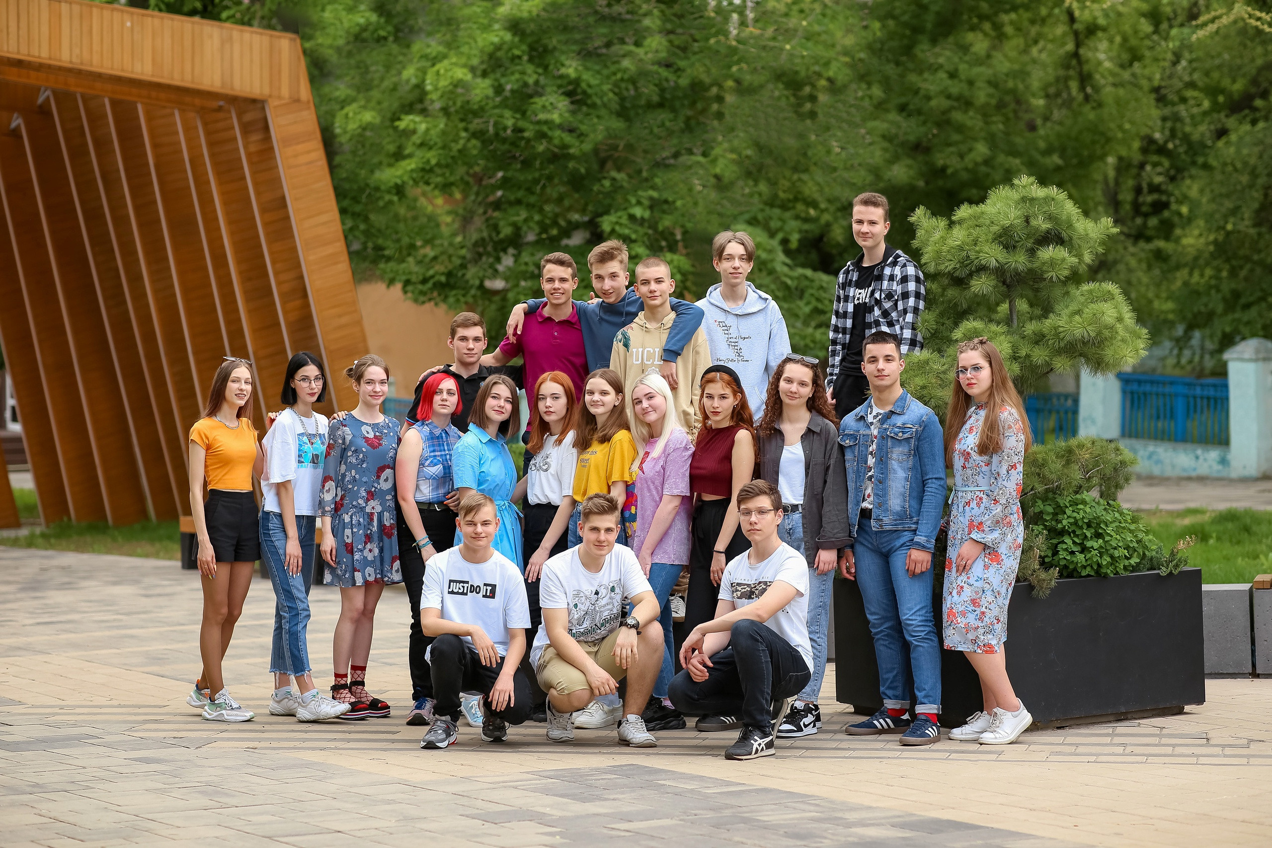 Уличная фотосессия выпускников. Школьные выпускные альбомы в Белгороде