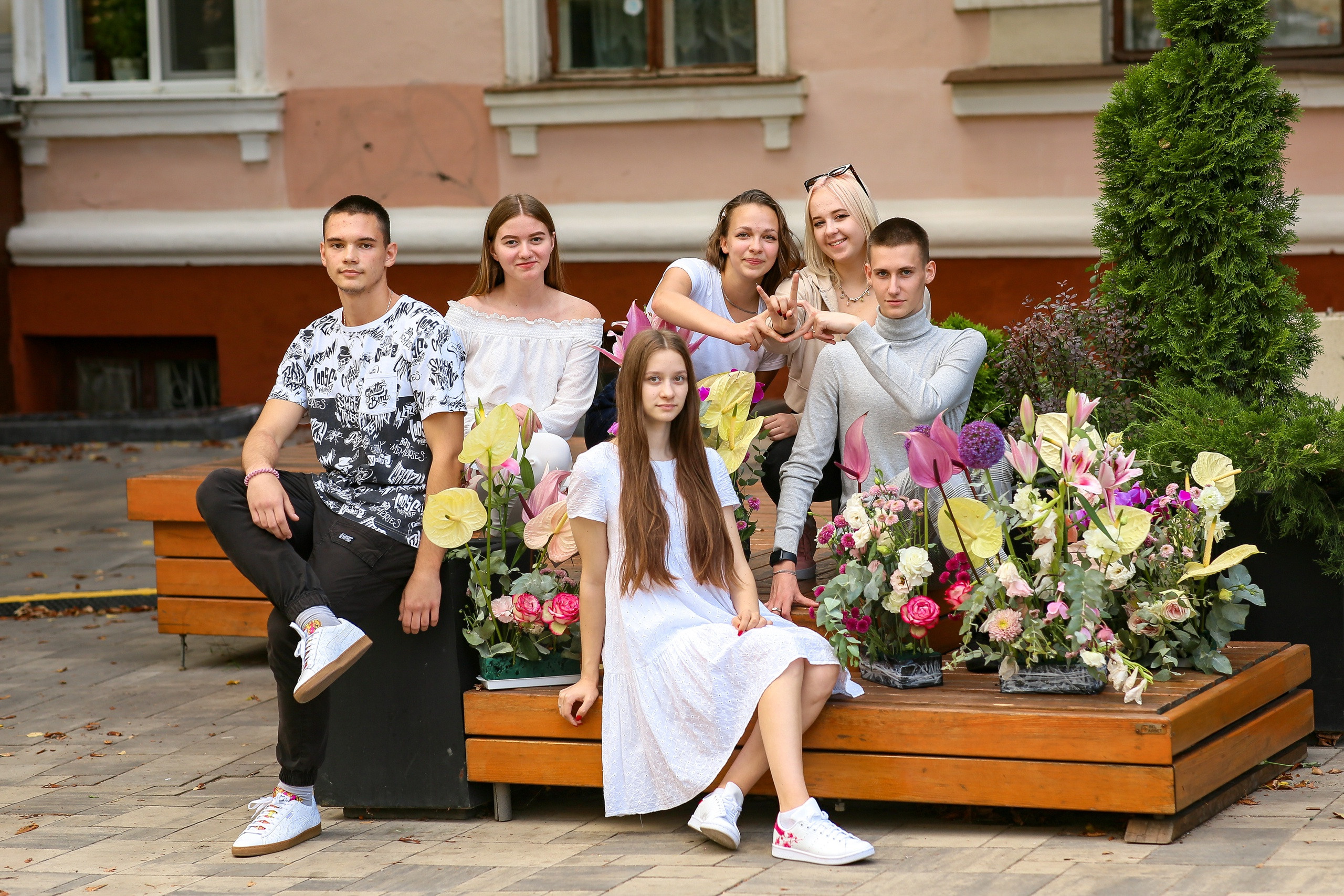 Уличная фотосессия выпускников. Школьные выпускные альбомы в Белгороде