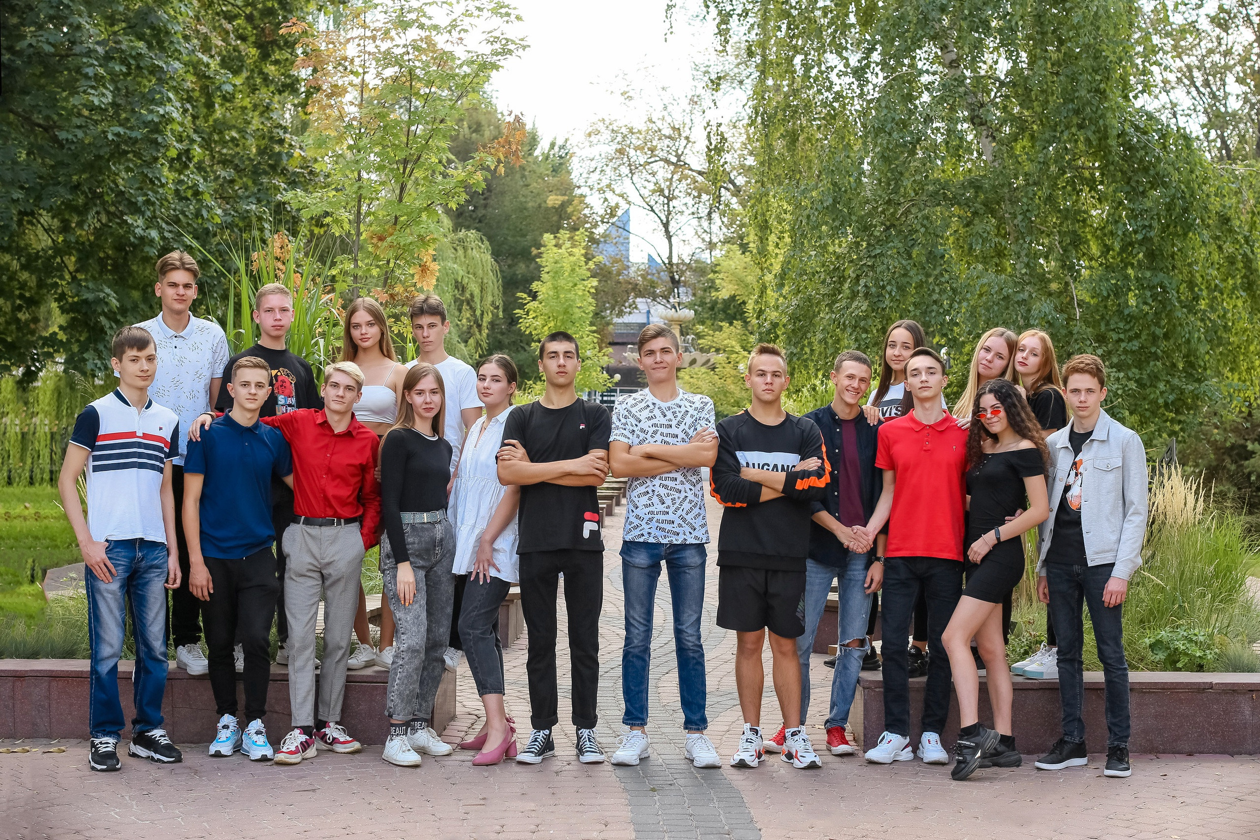 Уличная фотосессия выпускников. Школьные выпускные альбомы в Белгороде