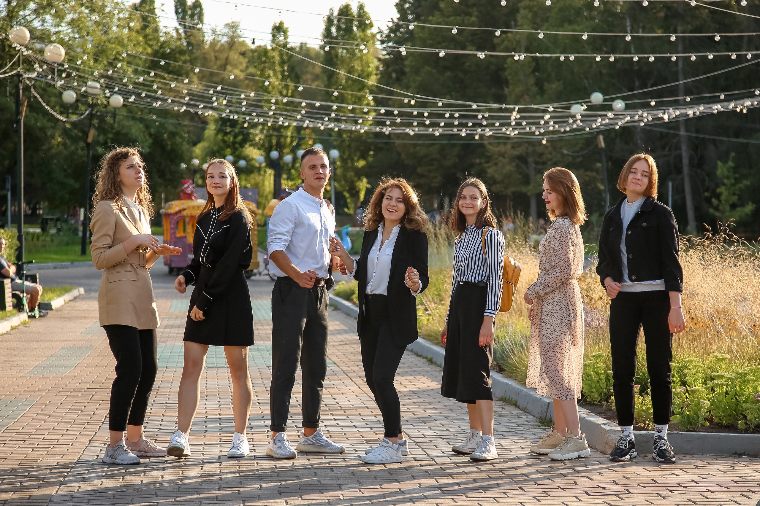 Уличная фотосессия выпускников. Школьные выпускные альбомы в Белгороде