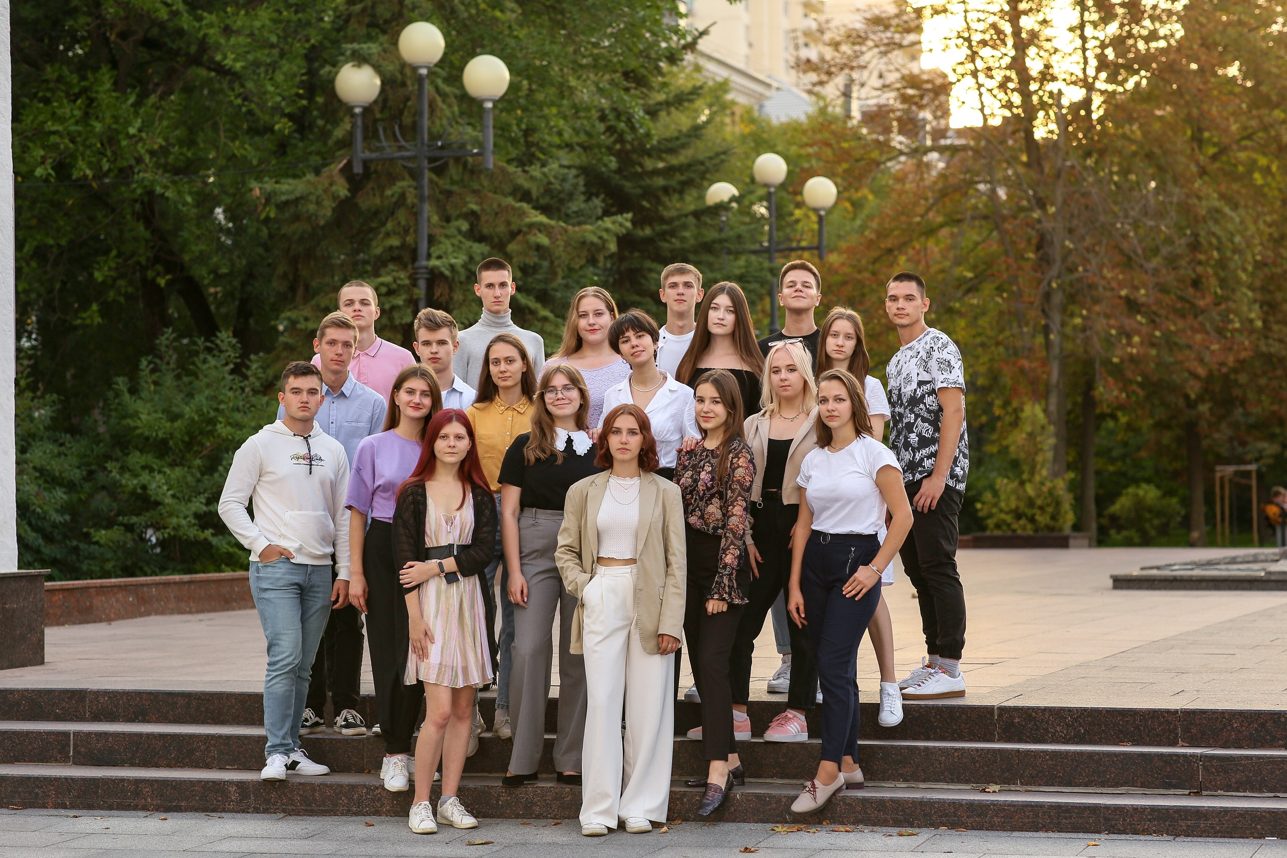 Уличная фотосессия выпускников. Школьные выпускные альбомы в Белгороде