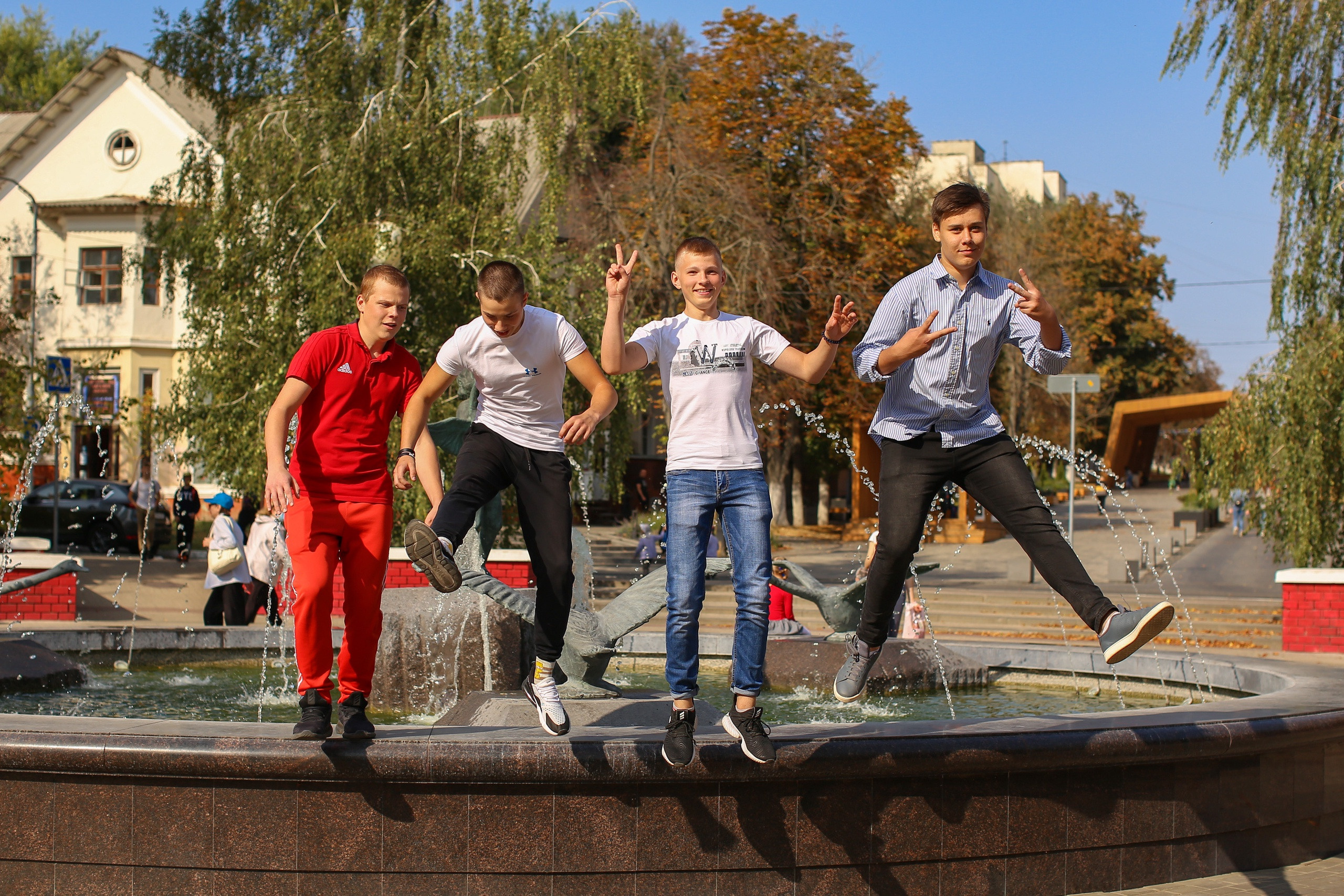 Уличная фотосессия выпускников. Школьные выпускные альбомы в Белгороде