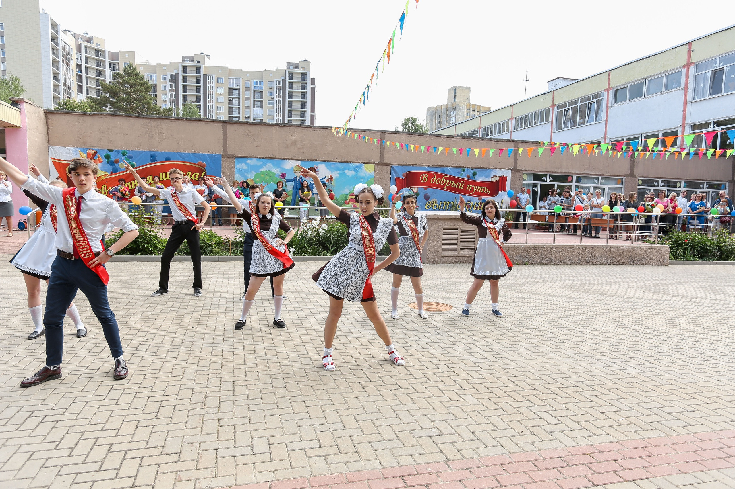 Школьные съемки последний звонок. Школьные выпускные альбомы в Белгороде