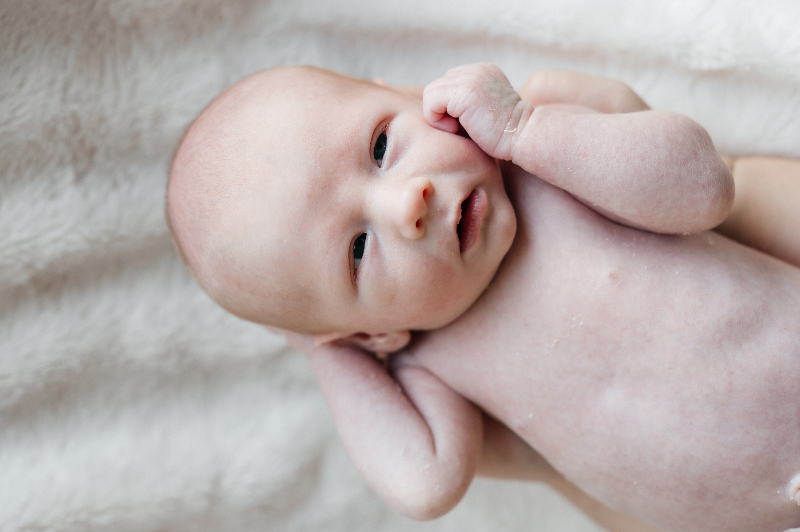 Lifestyle nyföddfotografering i Halmstad. Bröllops- och familjefotograf i Halmstad | Valentina