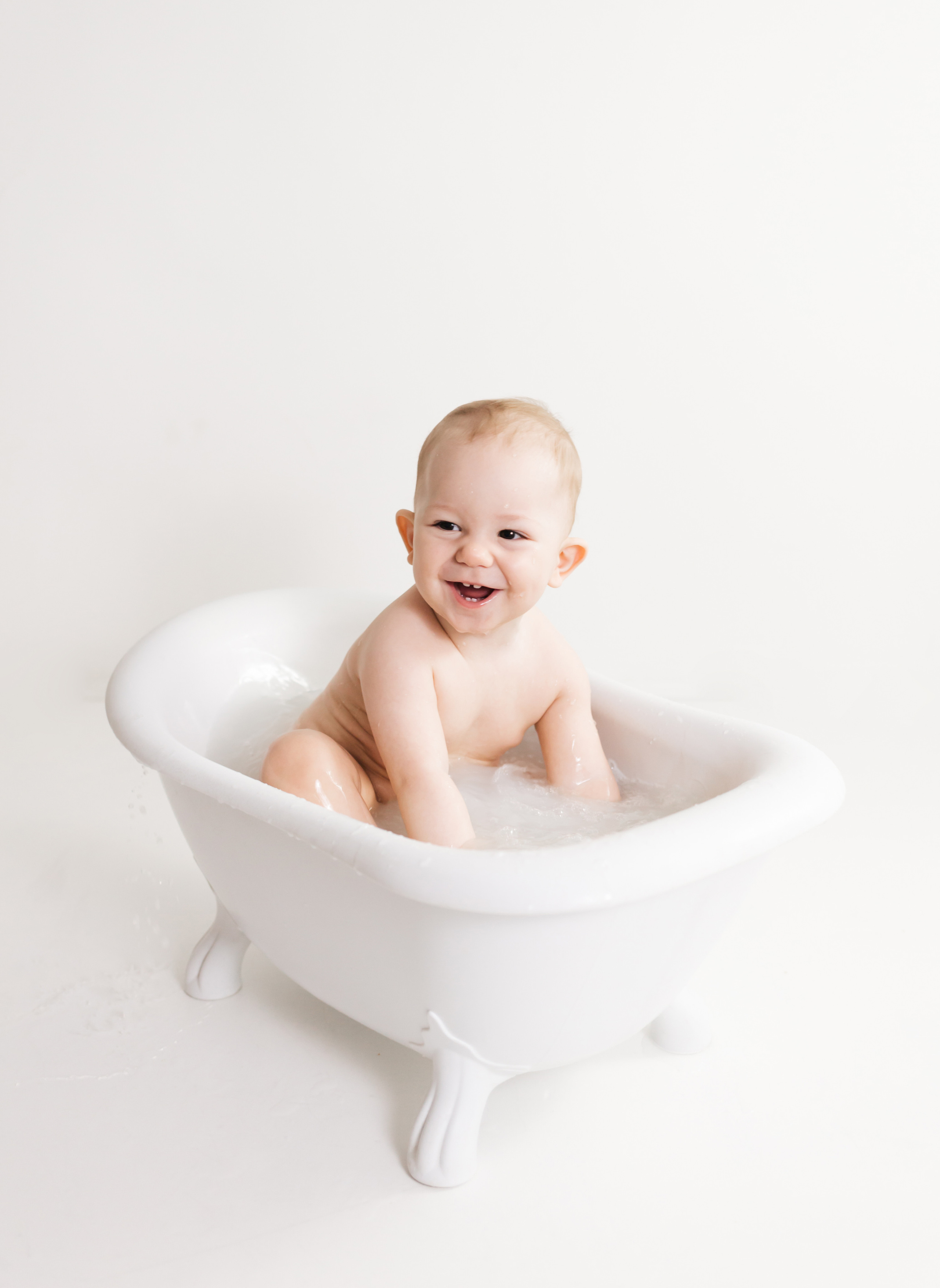 фотосессия на один годик, крушение тортика, фотосессия годовасия