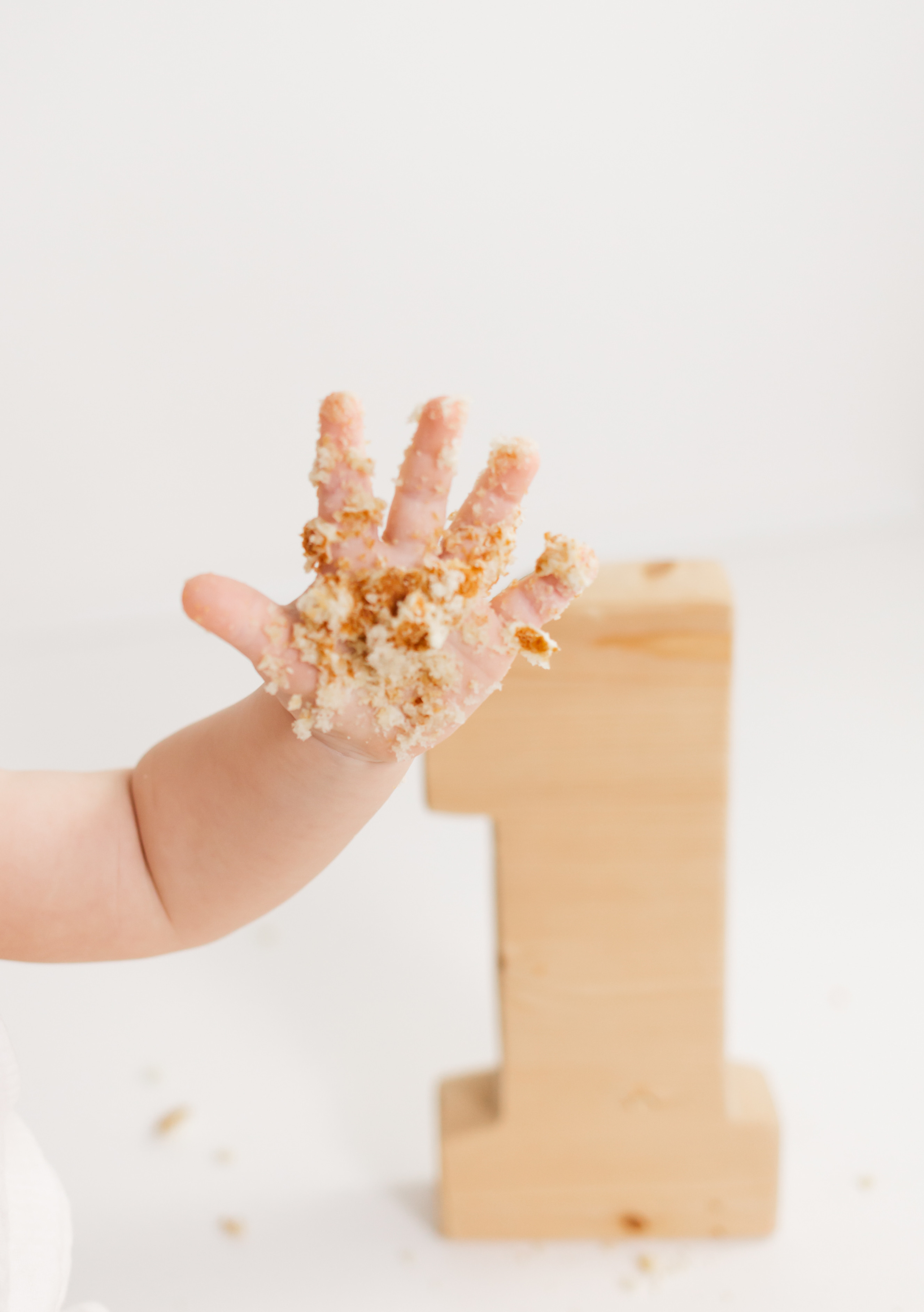 фотосессия на один годик, крушение тортика, фотосессия годовасия