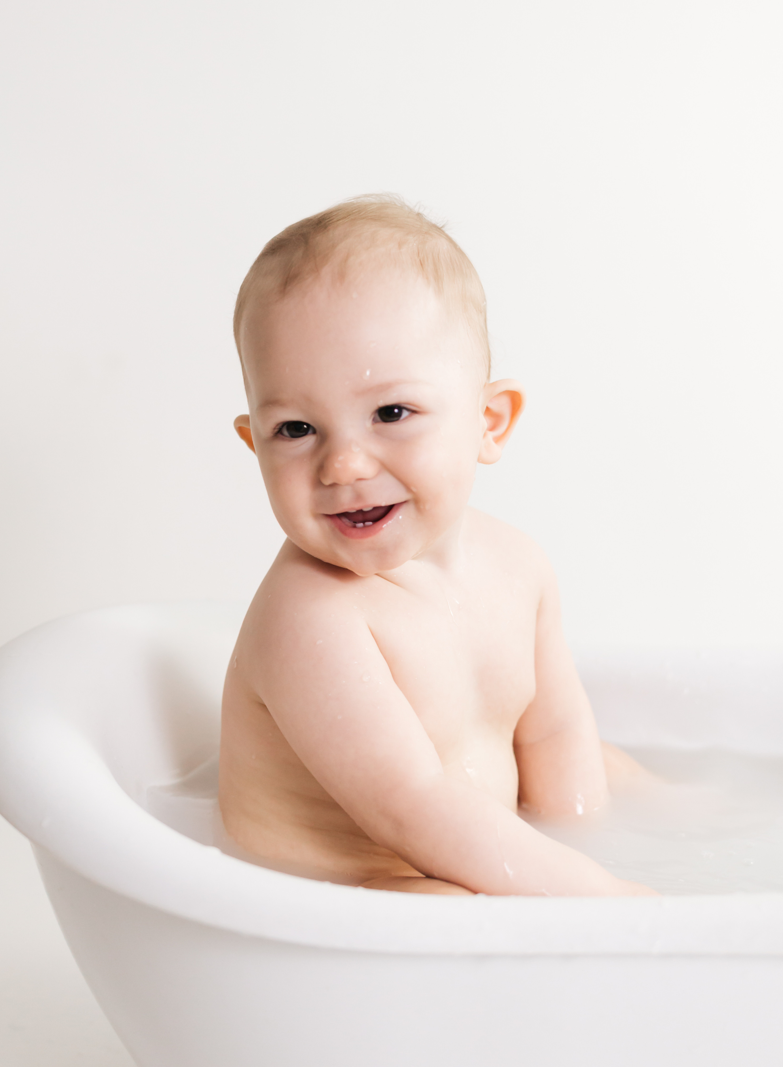 фотосессия на один годик, крушение тортика, фотосессия годовасия