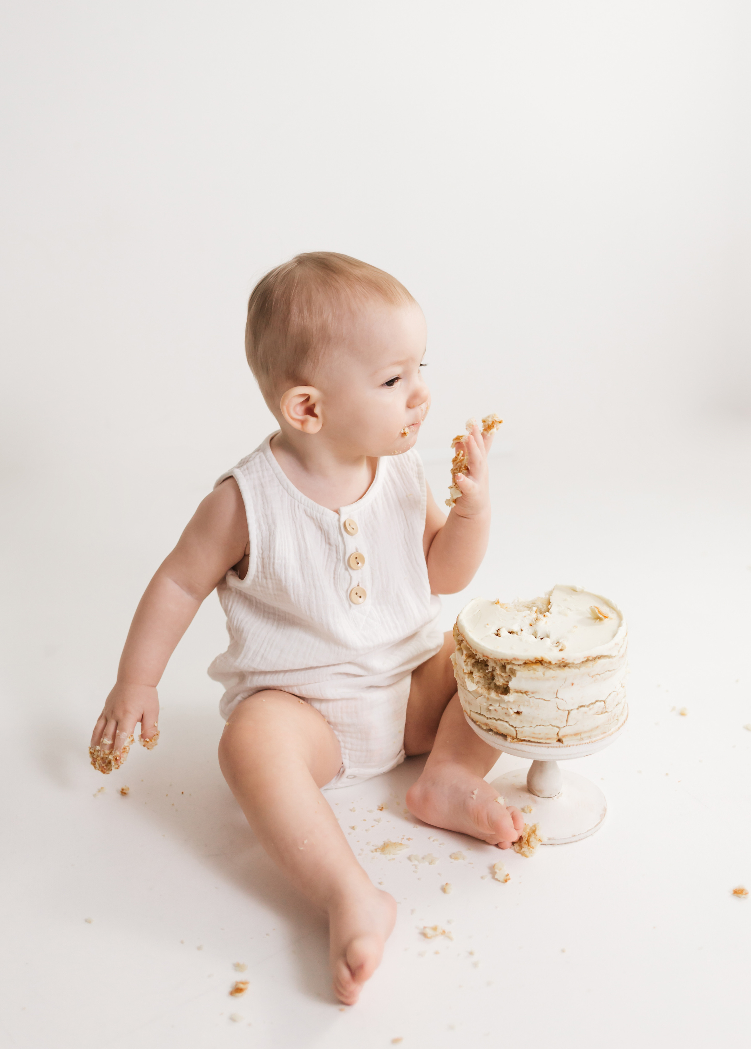 фотосессия на один годик, крушение тортика, фотосессия годовасия