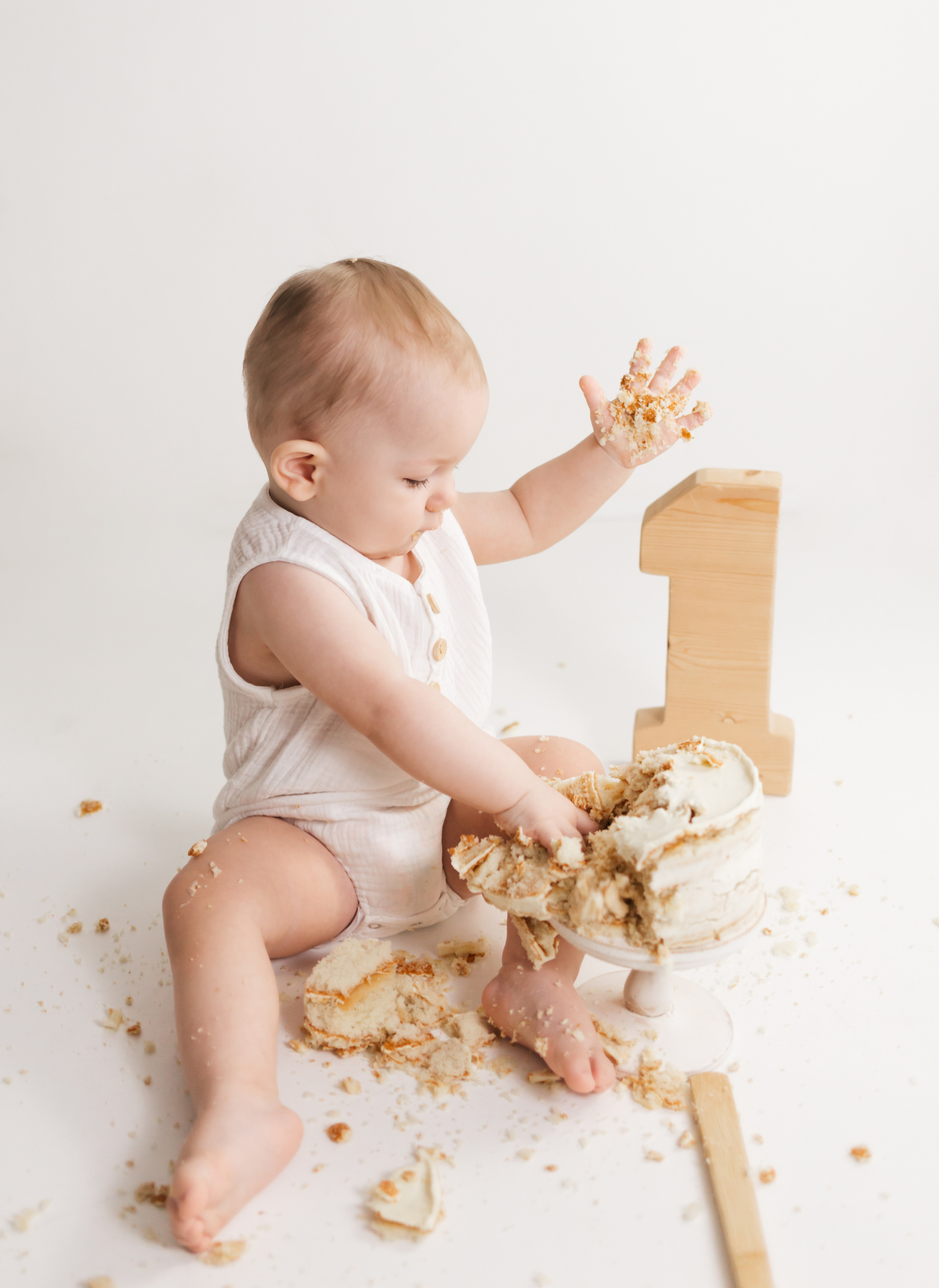 фотосессия на один годик, крушение тортика, фотосессия годовасия