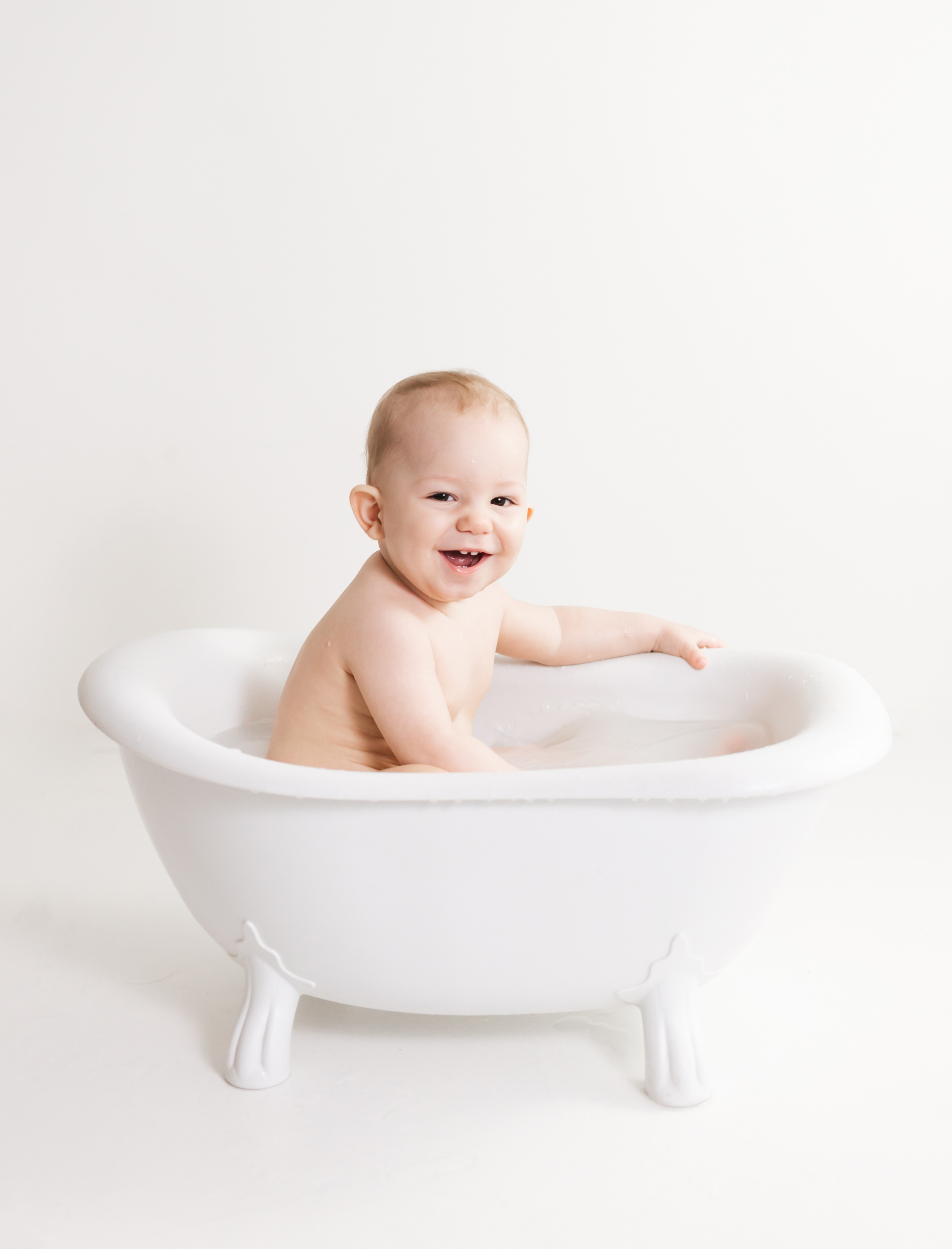 фотосессия на один годик, крушение тортика, фотосессия годовасия