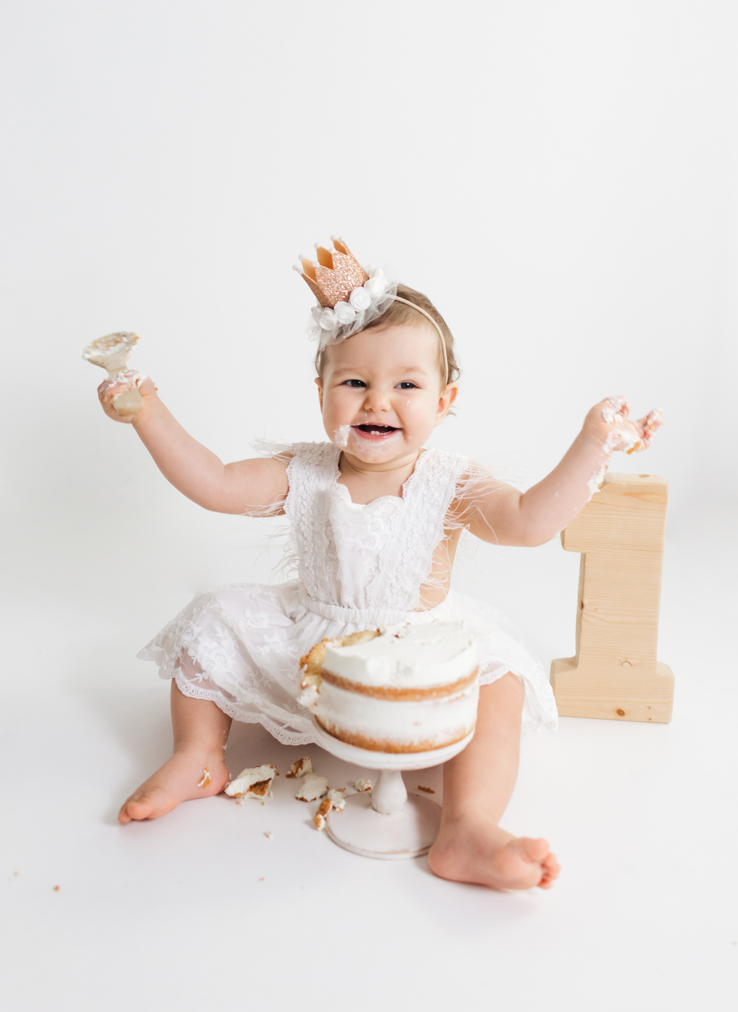 фотосессия на один годик Спб, крушение торта Спб