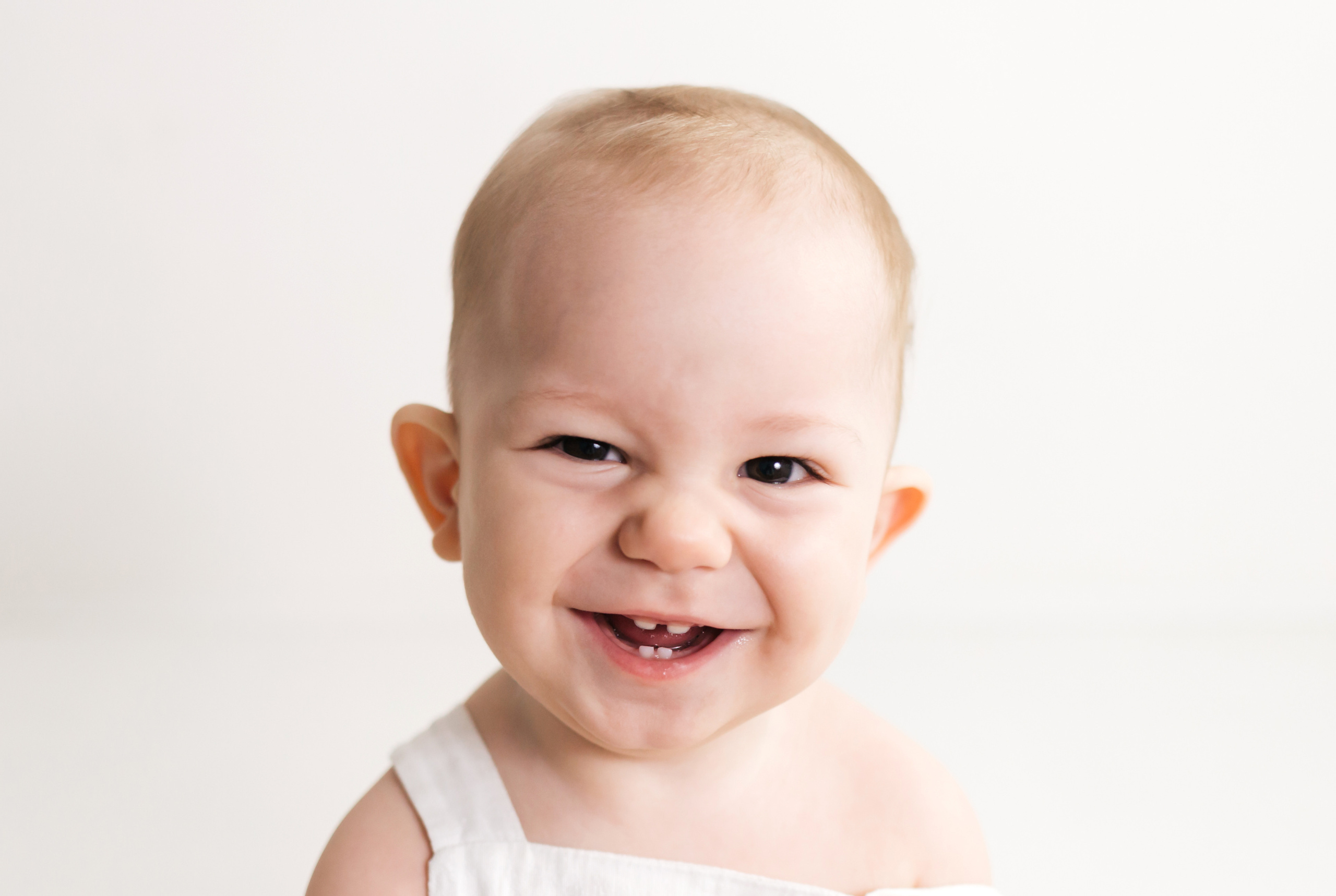 фотосессия на один годик, крушение тортика, фотосессия годовасия