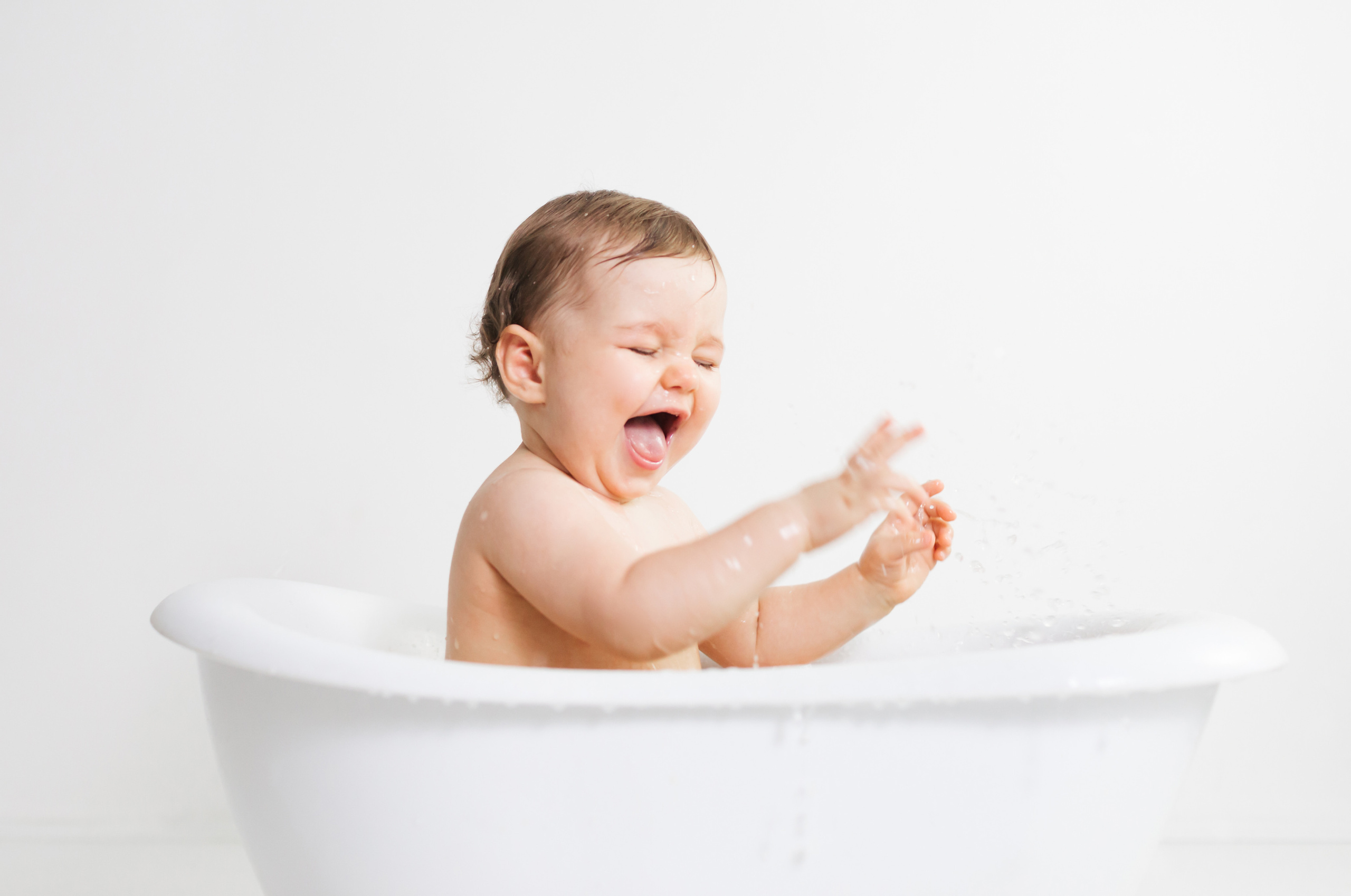 фотосессия на один годик Спб, крушение торта Спб, торт на один годик, фотосессия купание в ванночке СПб