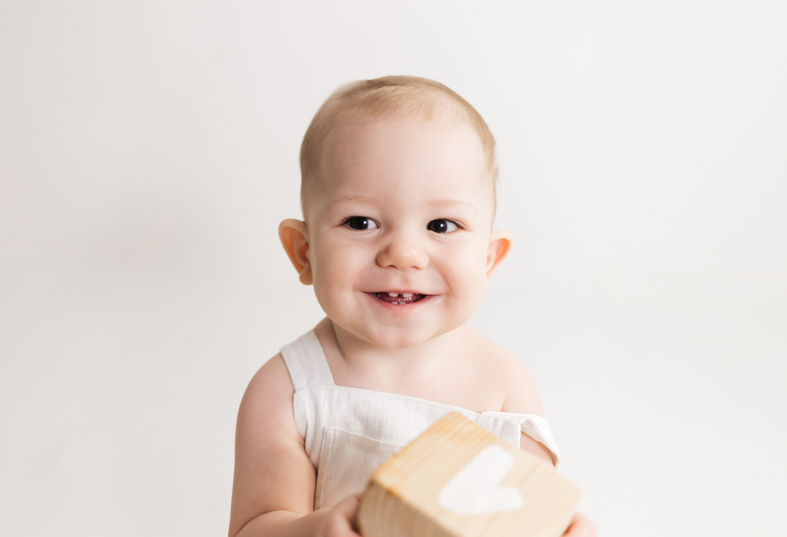 фотосессия на один годик, крушение тортика, фотосессия годовасия