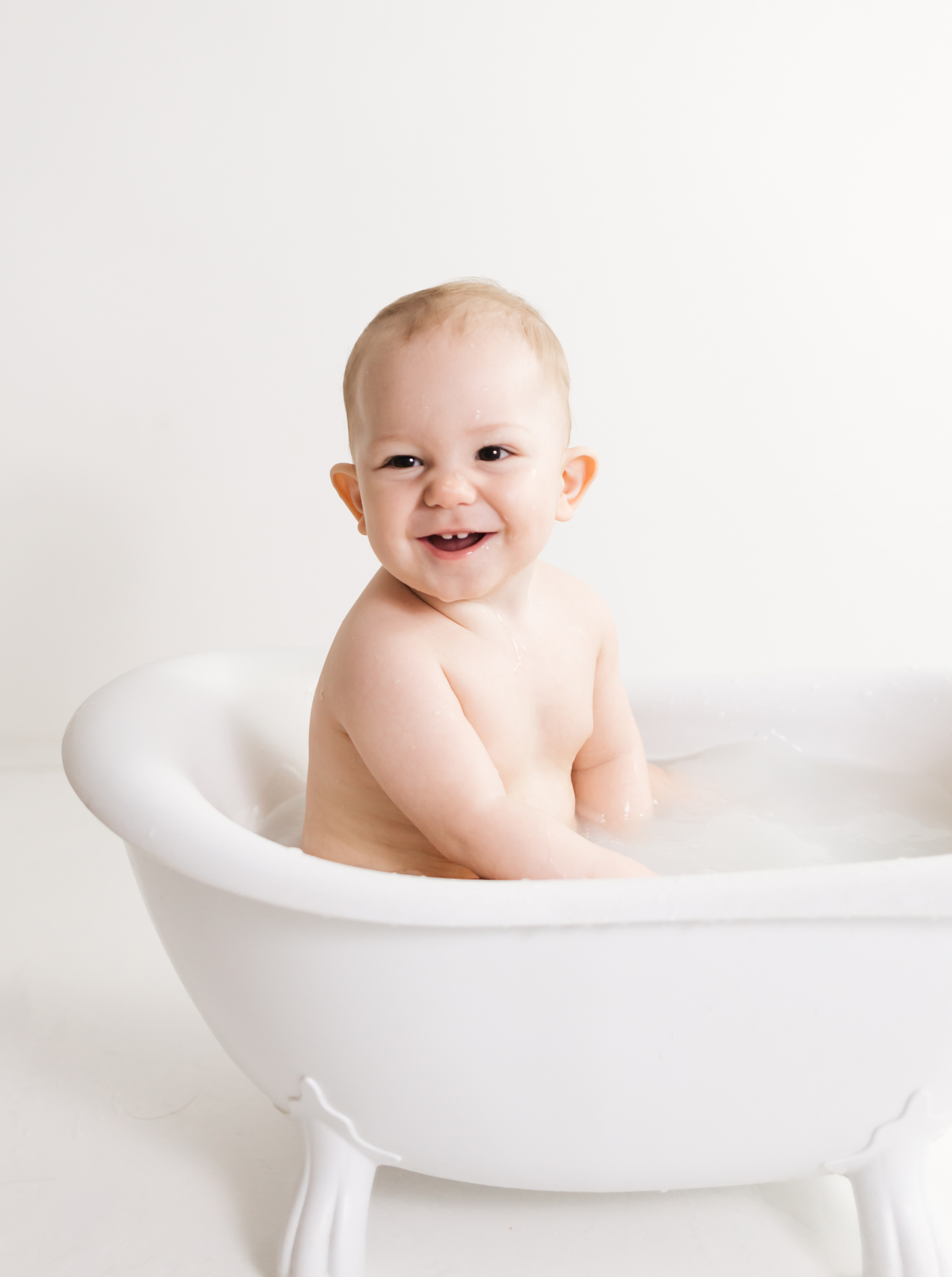 фотосессия на один годик, крушение тортика, фотосессия годовасия