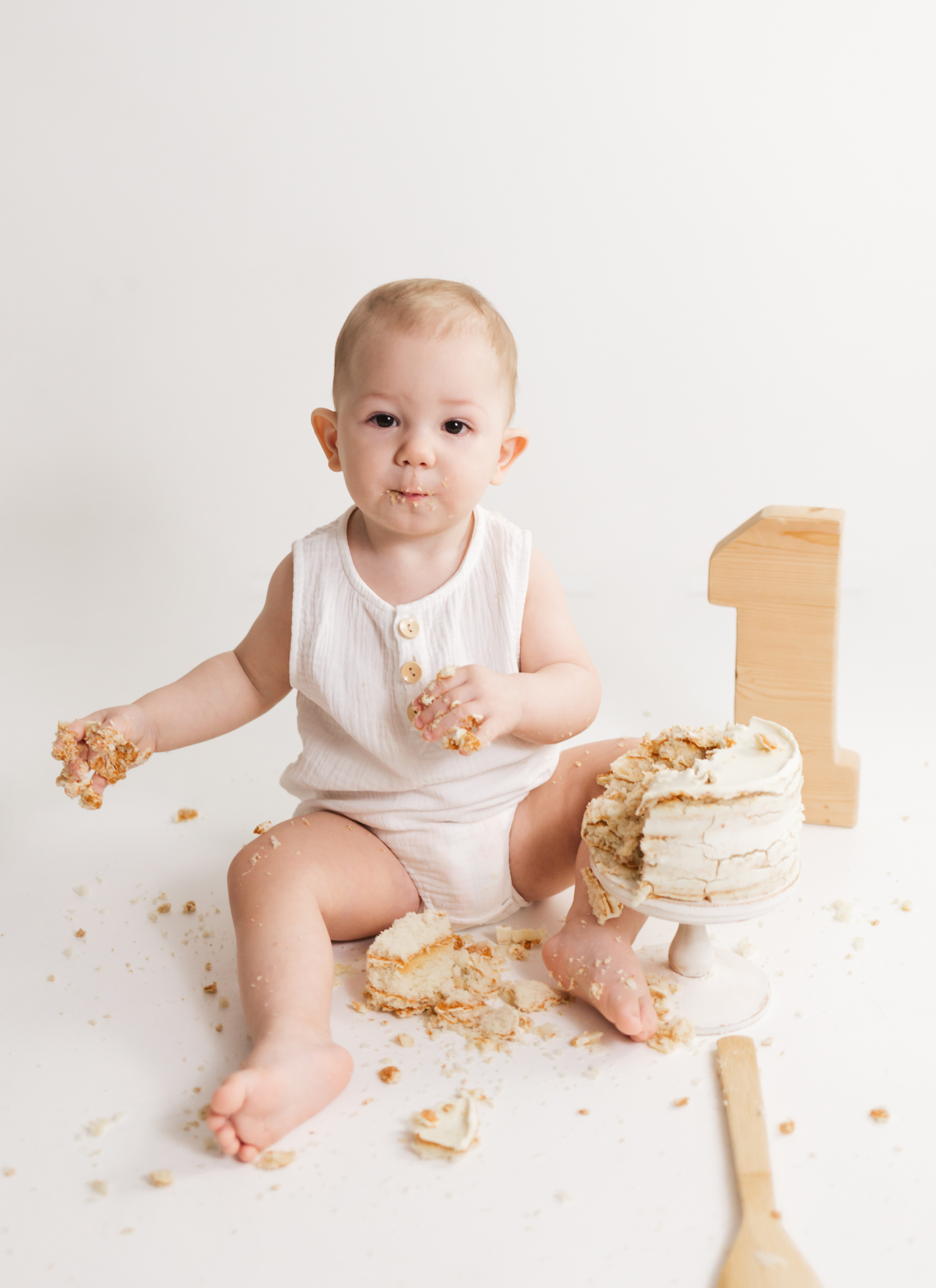 фотосессия на один годик, крушение тортика, фотосессия годовасия
