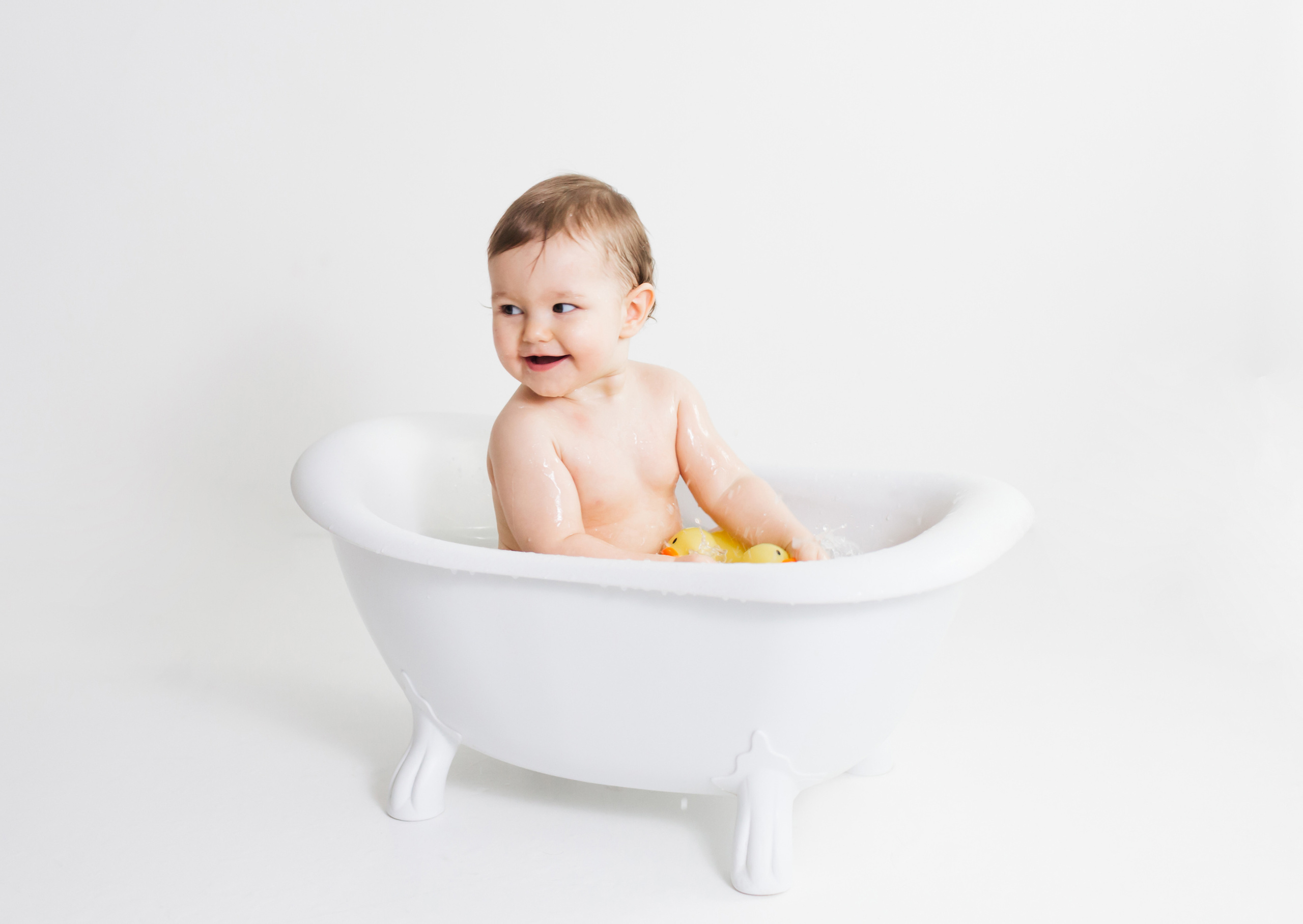 фотосессия на один годик Спб, крушение торта Спб, торт на один годик, фотосессия купание в ванночке СПб