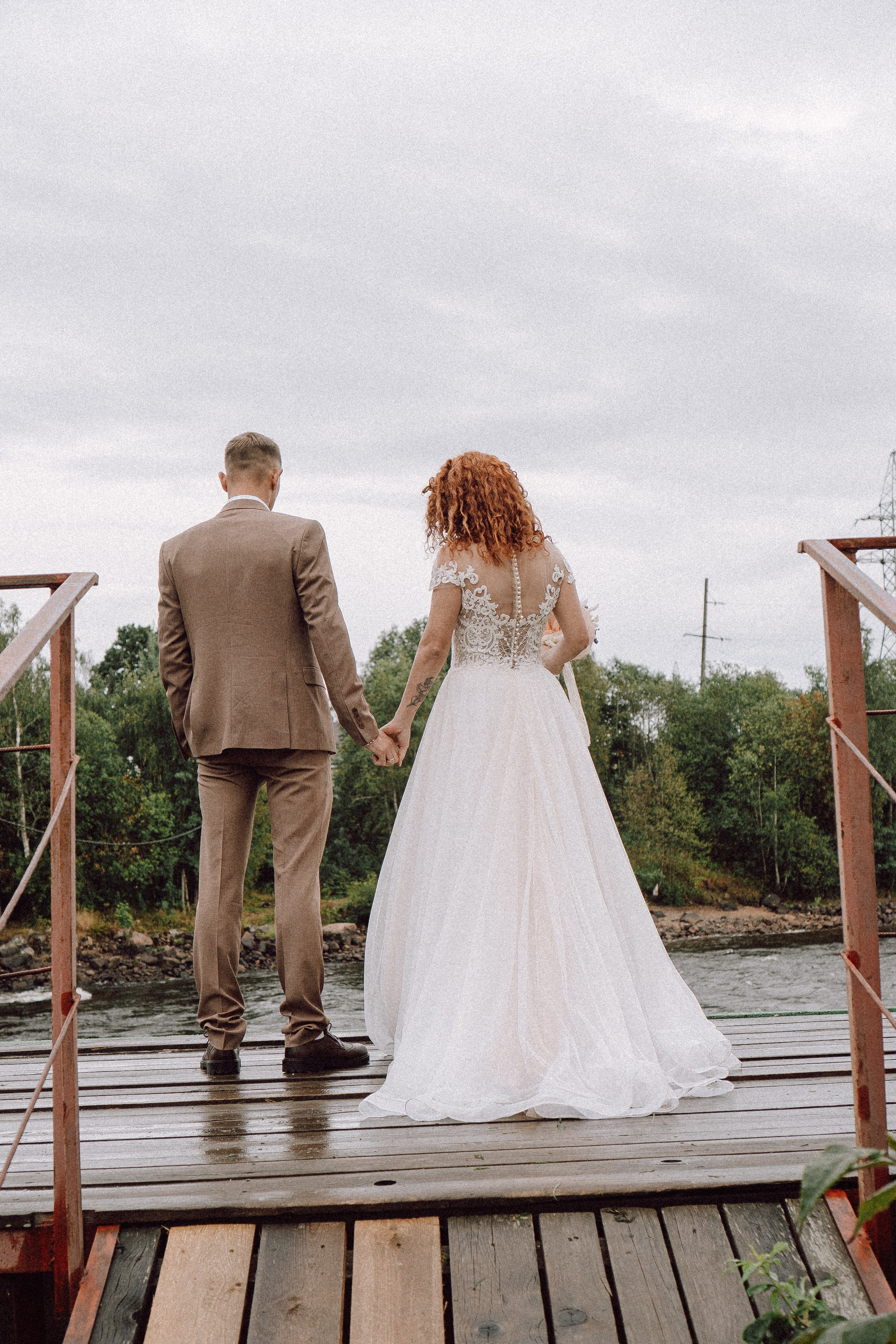 СВАДЕБНАЯ ФОТОСЕССИИЯ ПАРЫ В ГОРОДЕ ПРИОЗЕРСК В СОСНОВОМ ЛЕСУ И С ПИКАПОМ. Профессиональный фотограф, Санкт-Петербург — Виктория Богомолова
