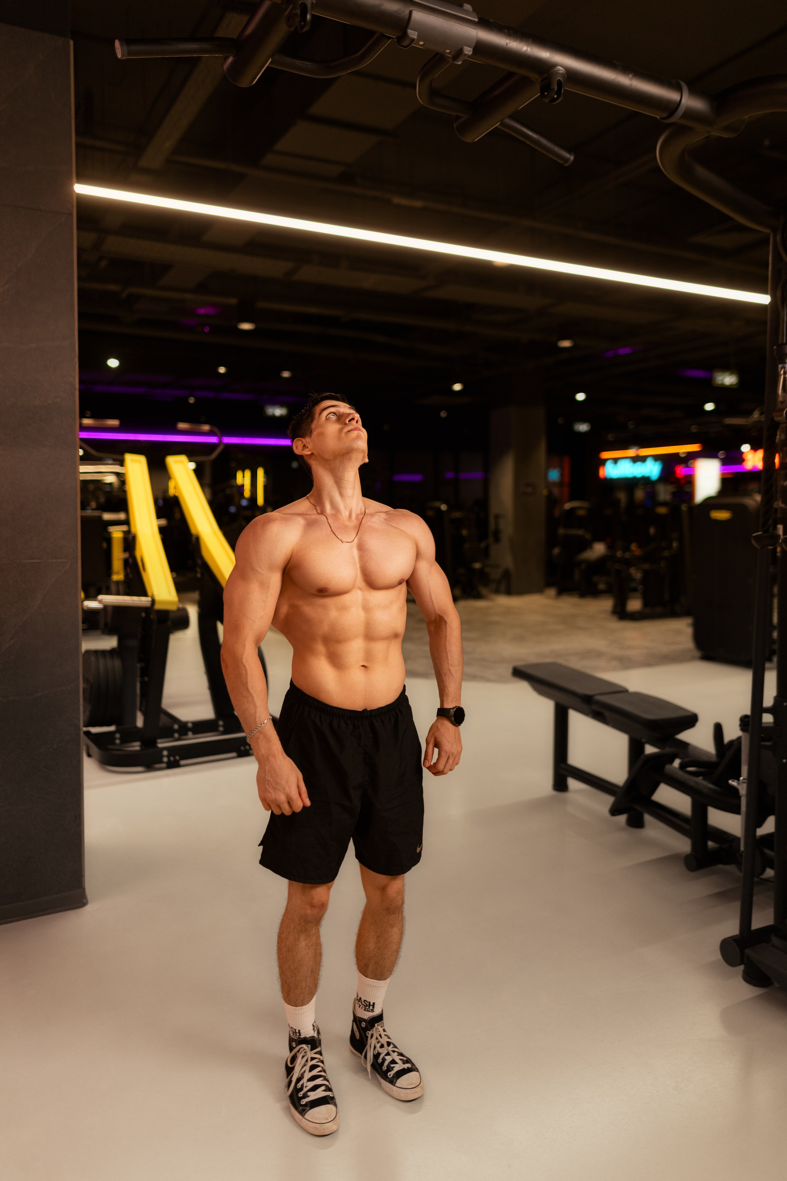 Фотосет в Владом в тренажерном зале для контента. Дмитрий Шульгин, портретный фотограф в Воронеже