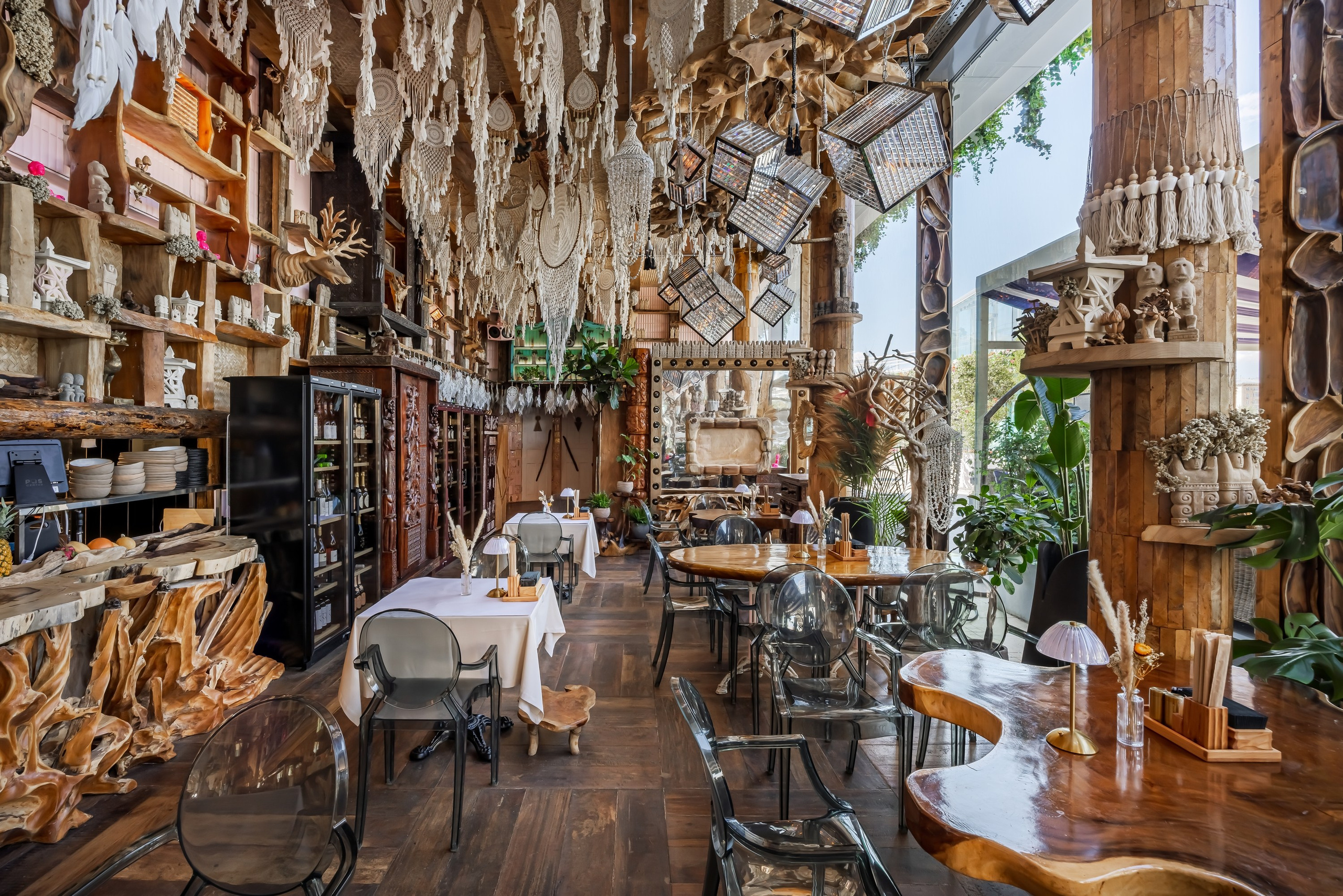 Съёмка ресторана Made in Bali на Пушкинской набережной — фото интерьера и экстерьера