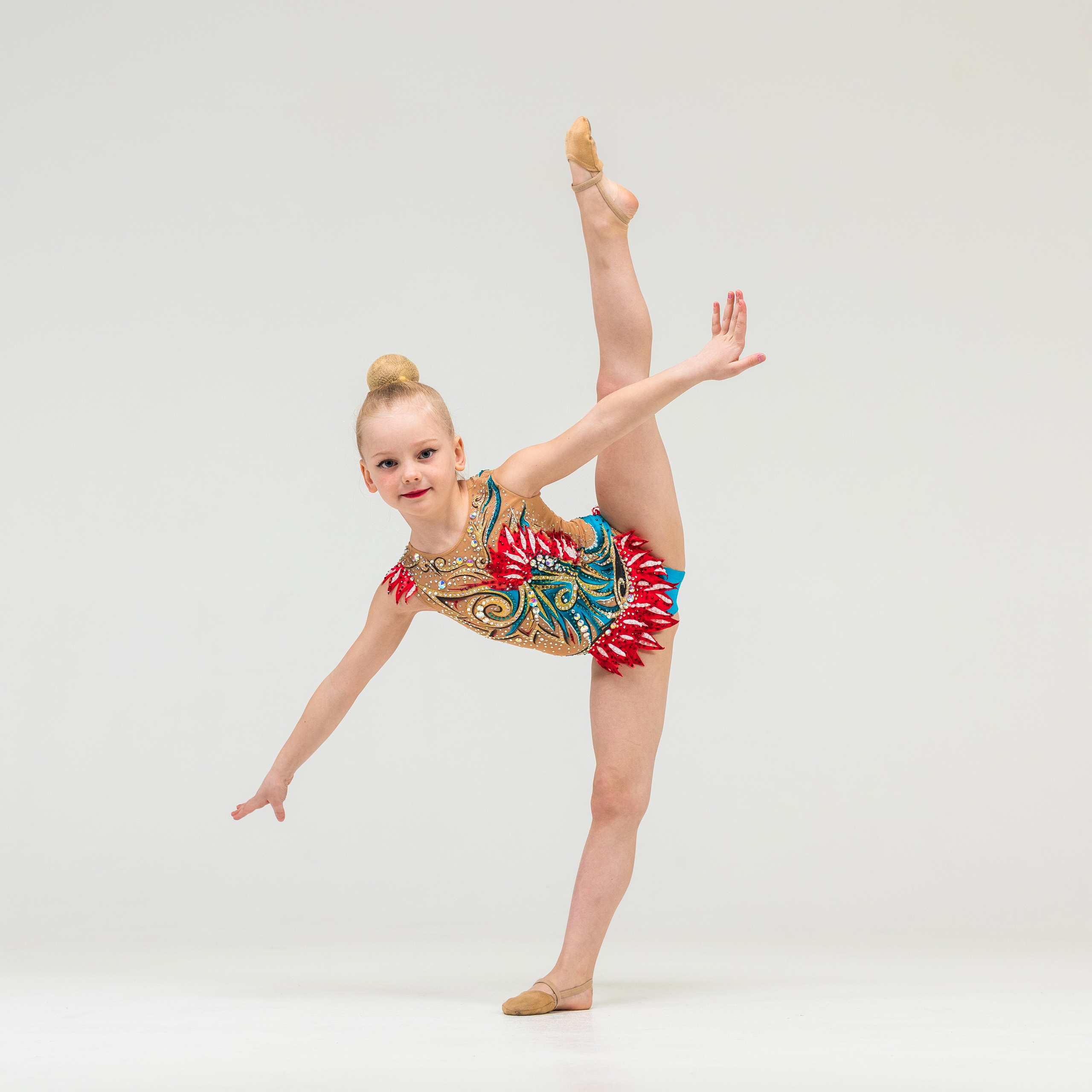 Фотосъёмка гимнасток на белой циклораме. Балетный фотограф Алина Ханько — Душа Балета