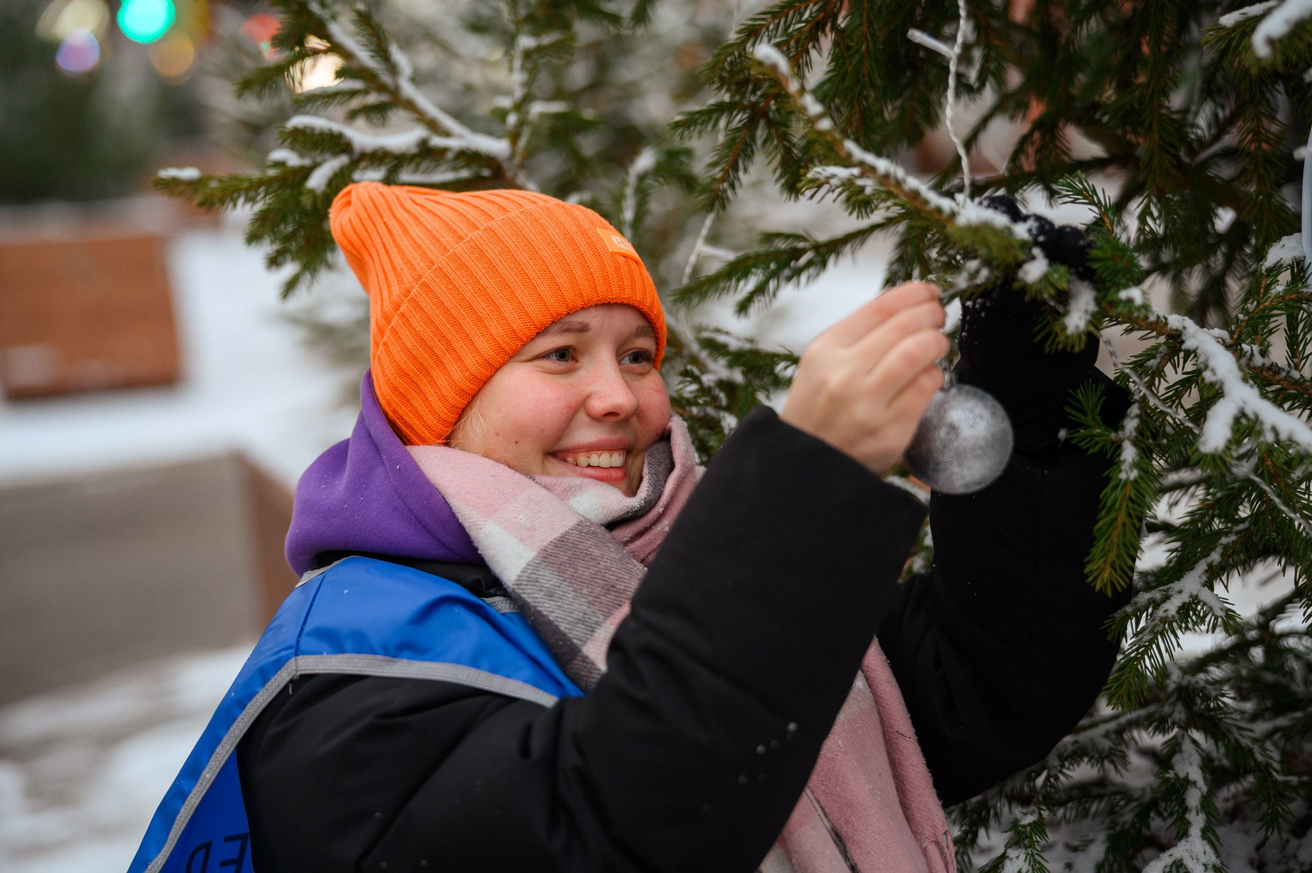 Новогодние волонтеры | Открытие Новогодней столицы Кирова 2025. Репортажный фотограф в Кирове Александр Лутошкин