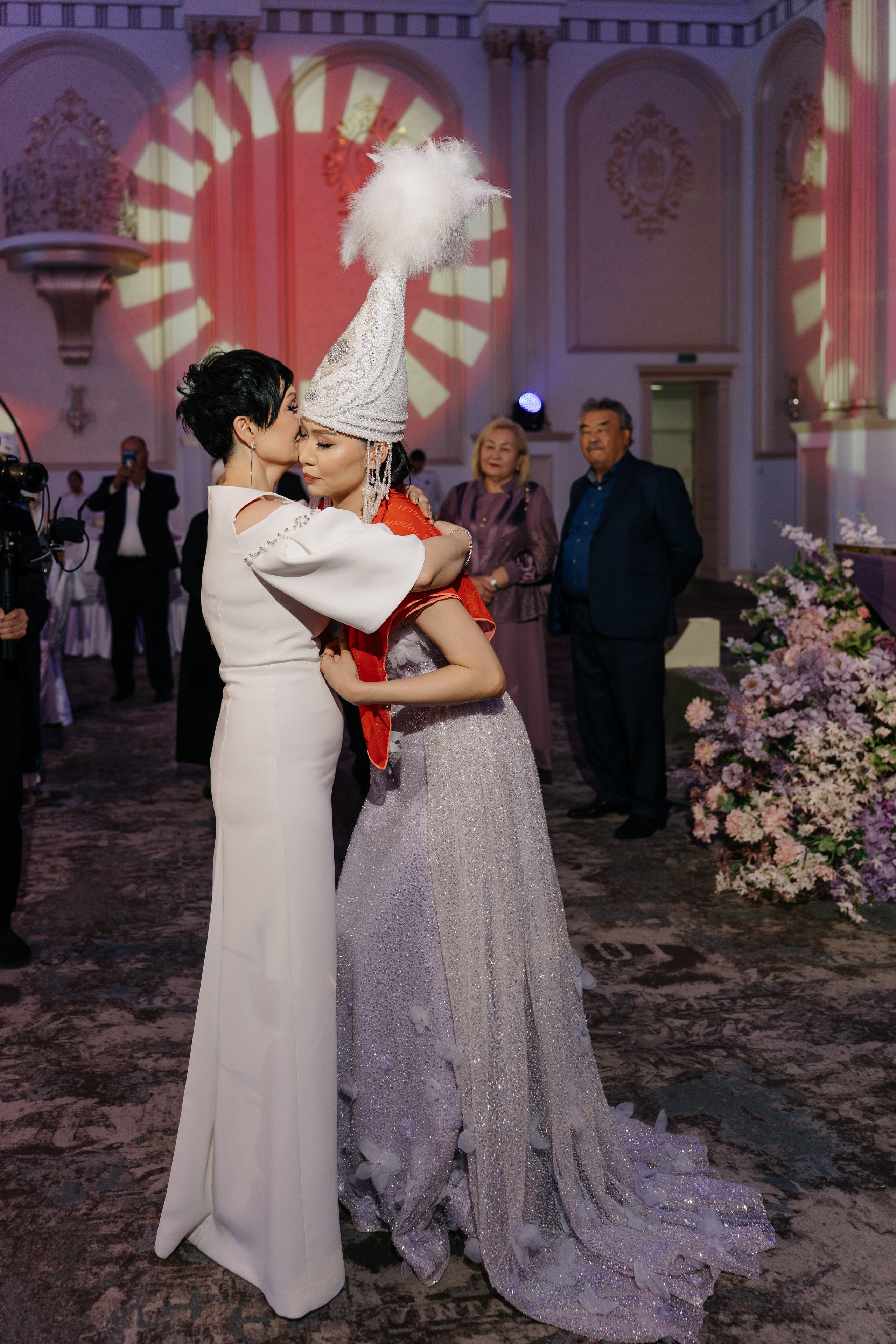 Ay-Dana Uzatu. ___________________________________________________