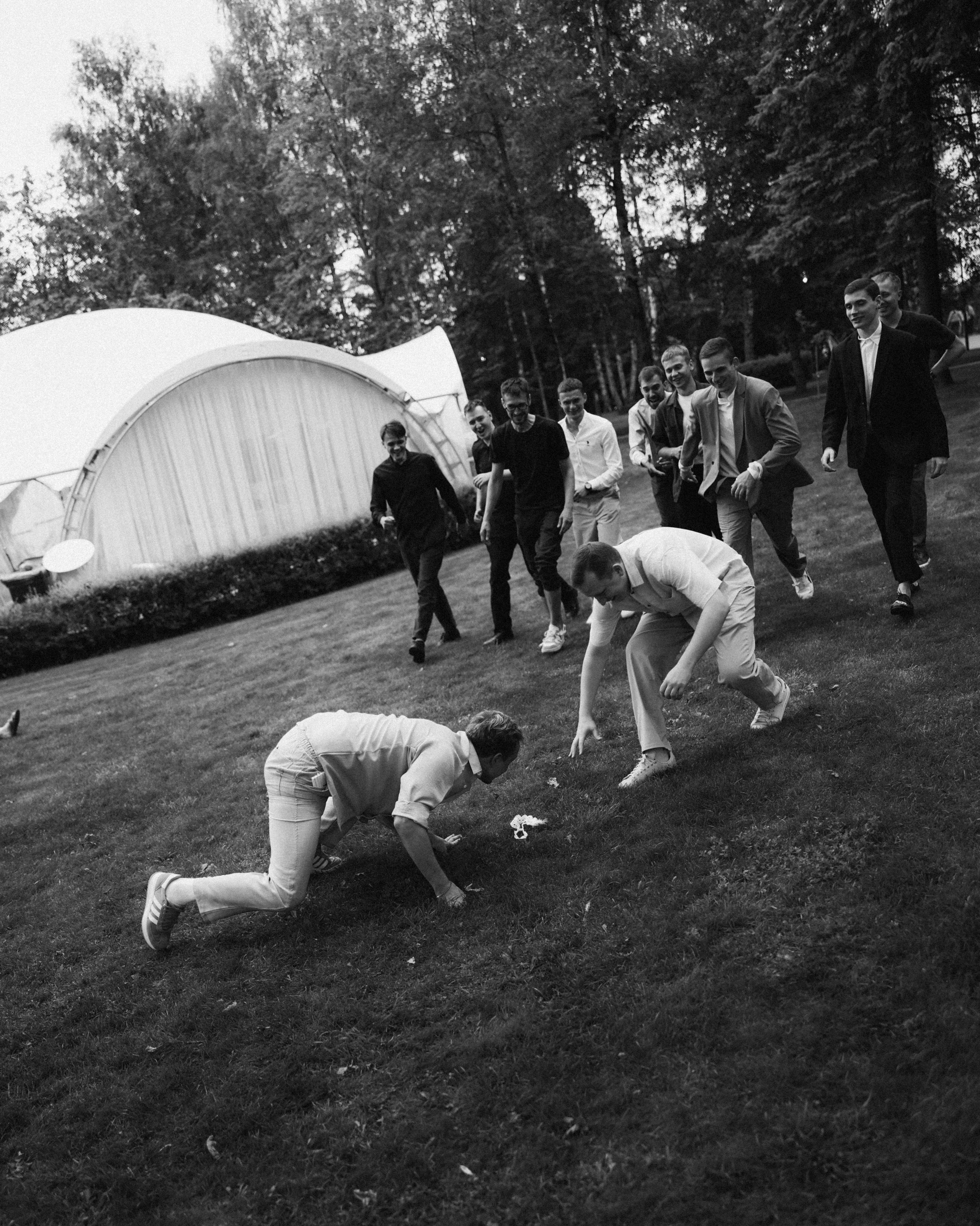 Борьба за подвязку невесты