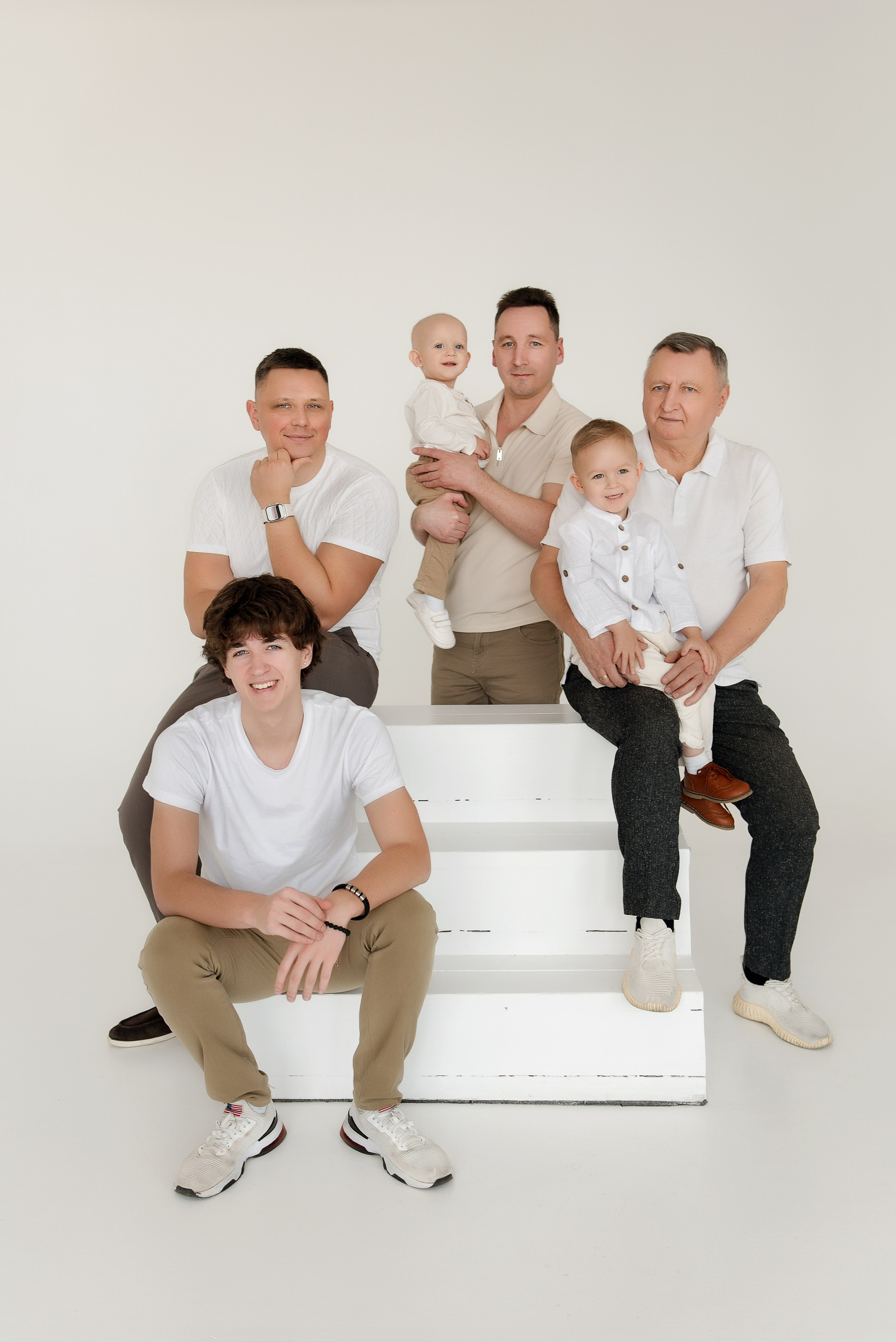 Семейная съёмка большой семьи в Москве. Детский фотограф в Долгопрудном и Москве