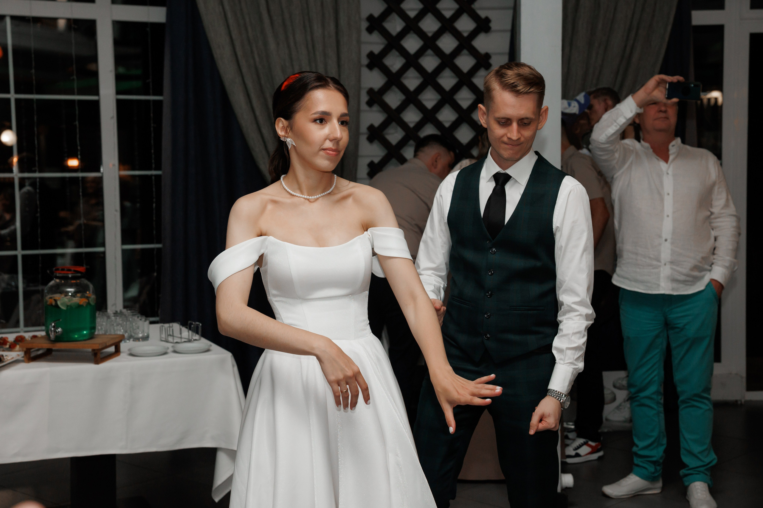 Регистрация в отеле Fish Point, ЗАГС Бутово, прогулка в Остафьево. Свадебный и репортажный фотограф (Москва, Королев и другие)