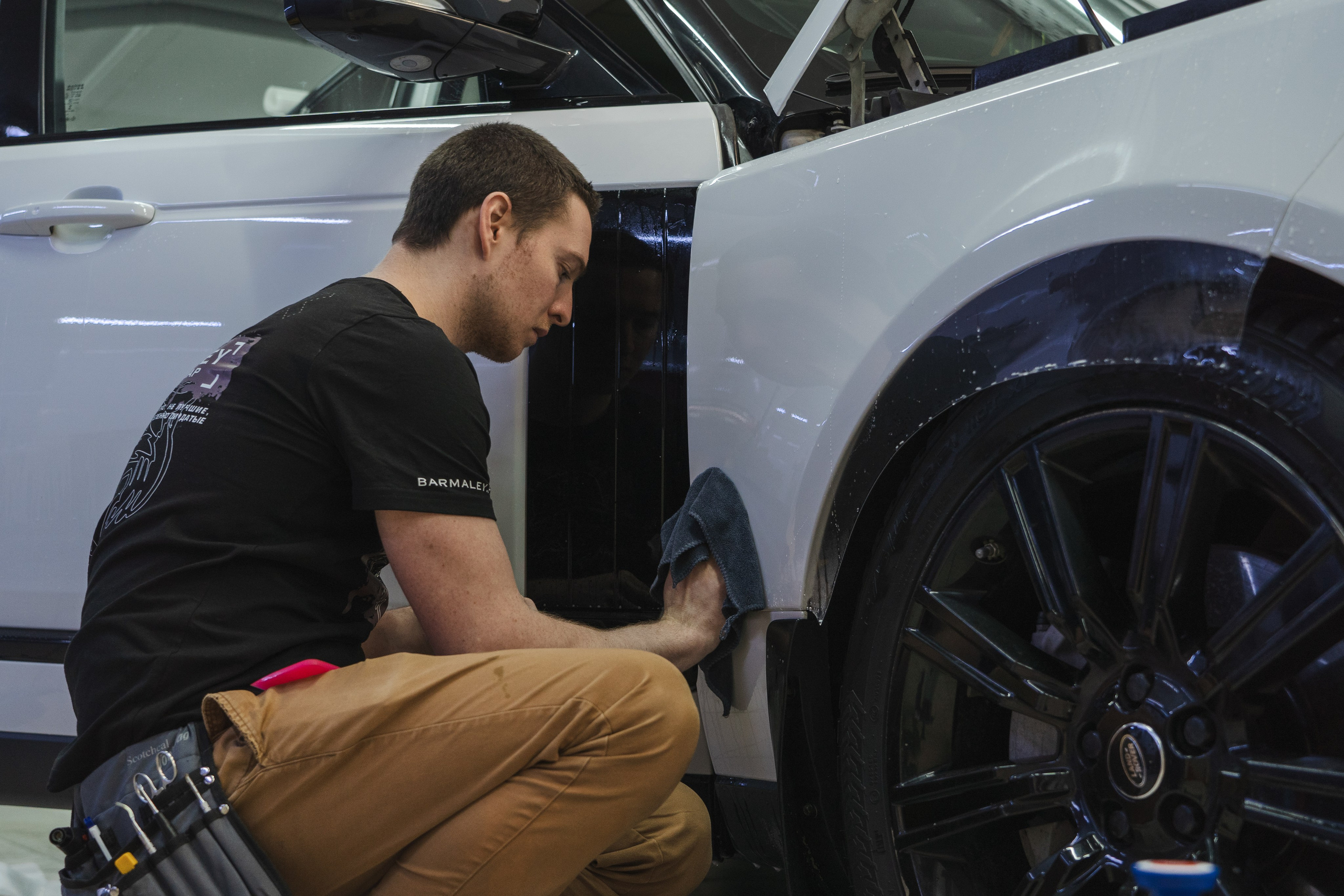 Оклейка автомобиля в защитный полиуретан. Студия дизайна и оклейки авто Barmaley Design