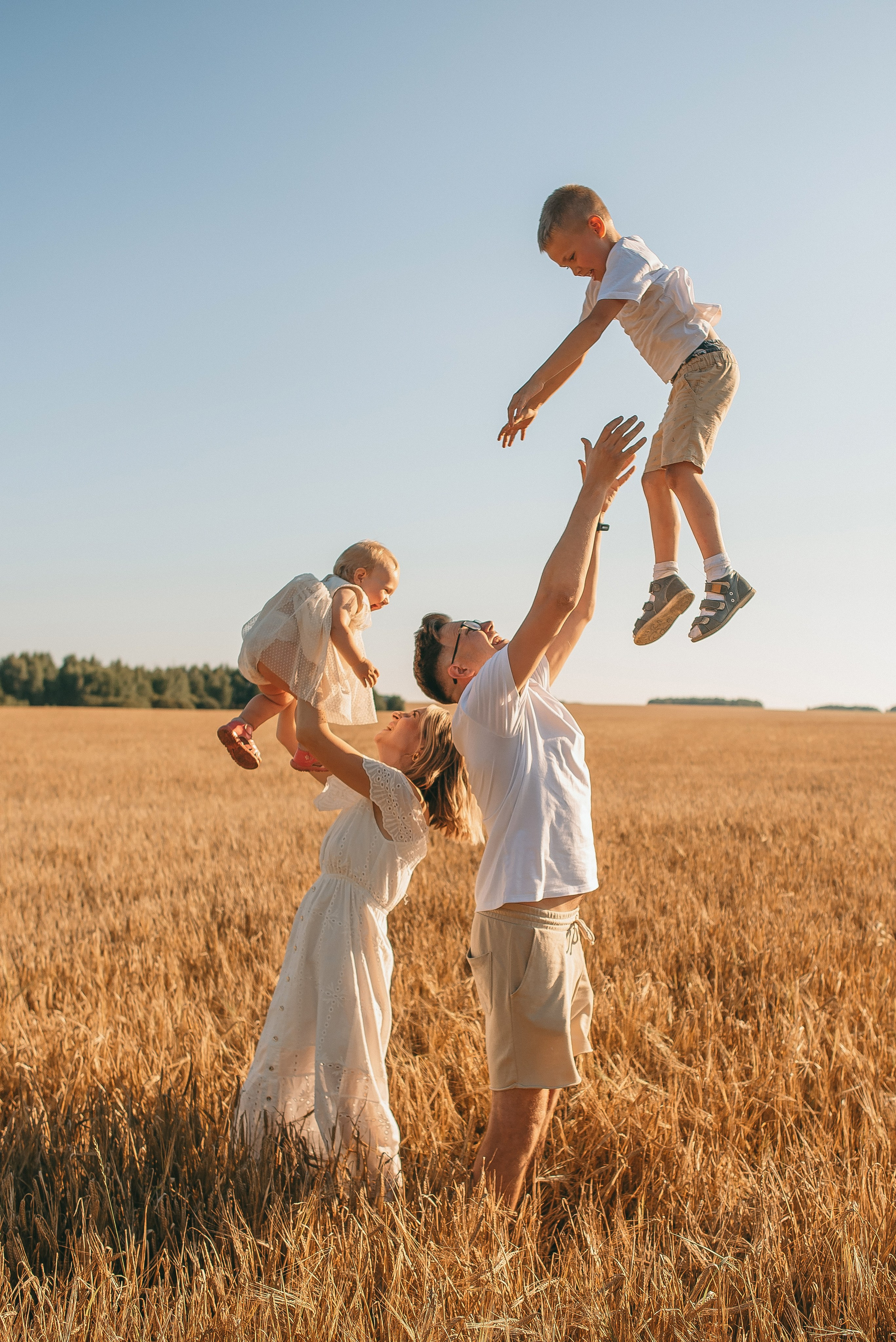 Семейная фотосессия на природе. Семейный и детский фотограф в Обнинске, Калуге, Москве