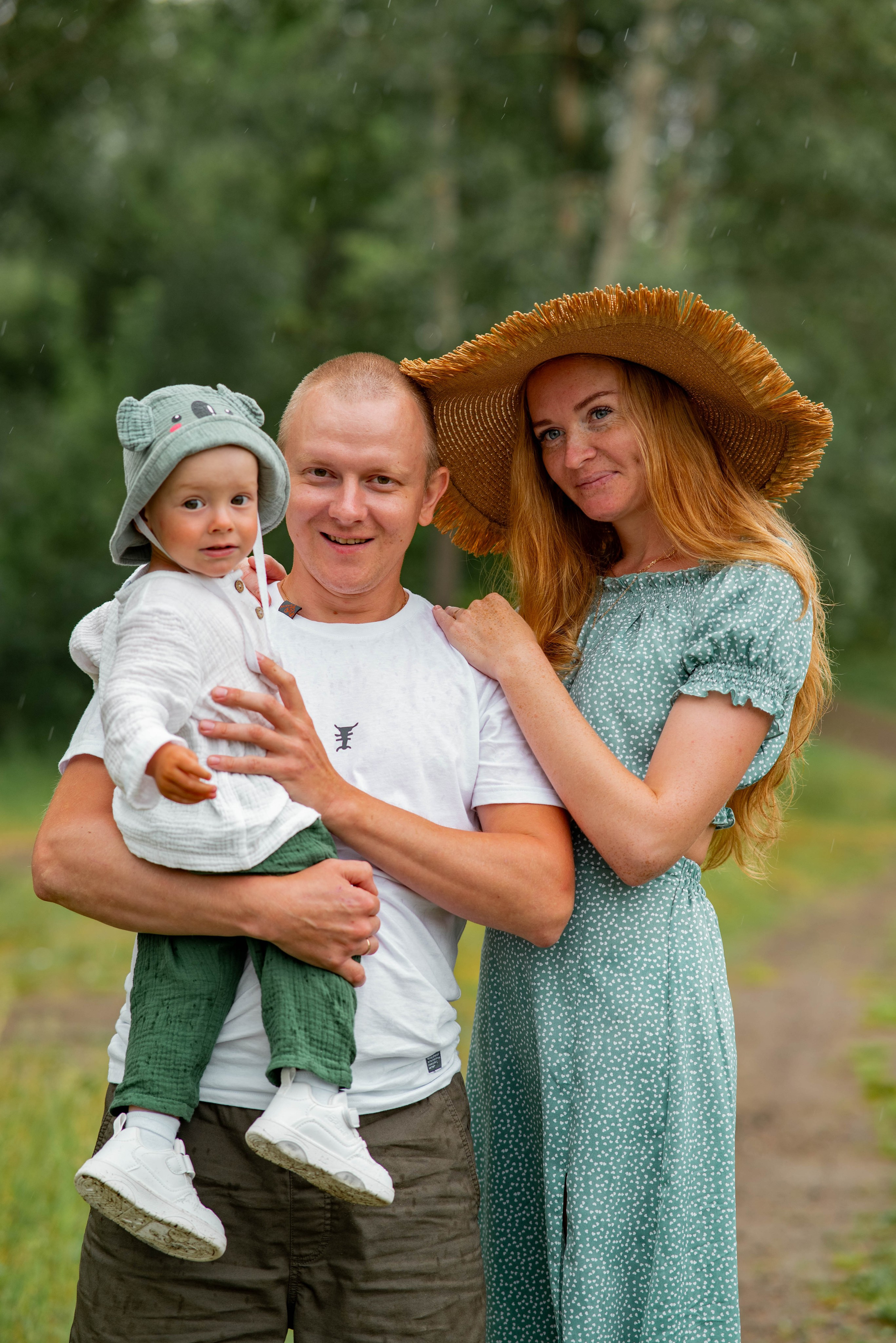 Молодая семья в лесной зоне. Семейный и свадебный фотограф в Абакане Юлия Су