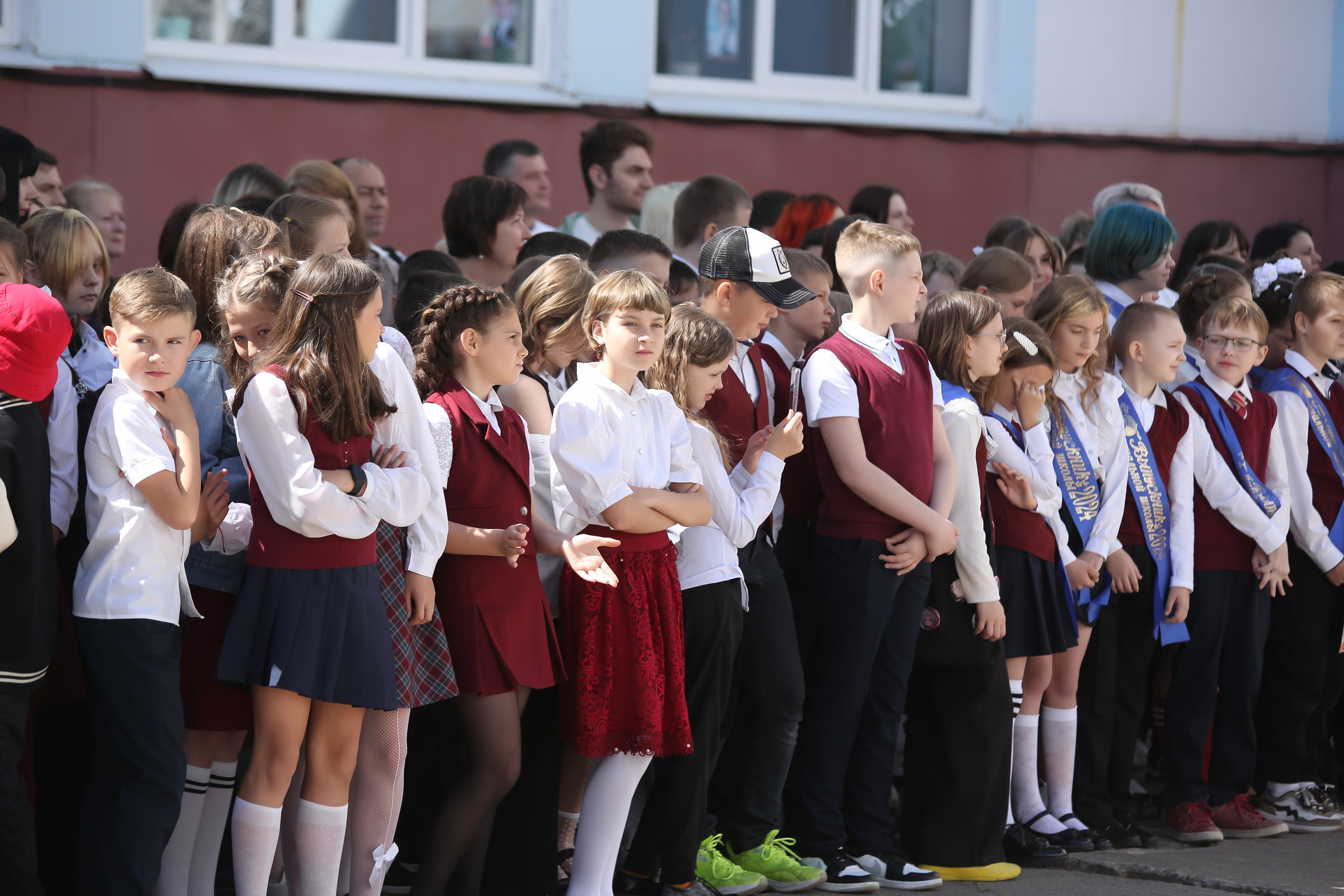ЛИНЕЙКА «ПОСЛЕДНИЙ ЗВОНОК» 9 ШКОЛА 2024 г МЦЕНСК. ТВОЙ АЛЬБОМ / ТВОИ ПРАВИЛА