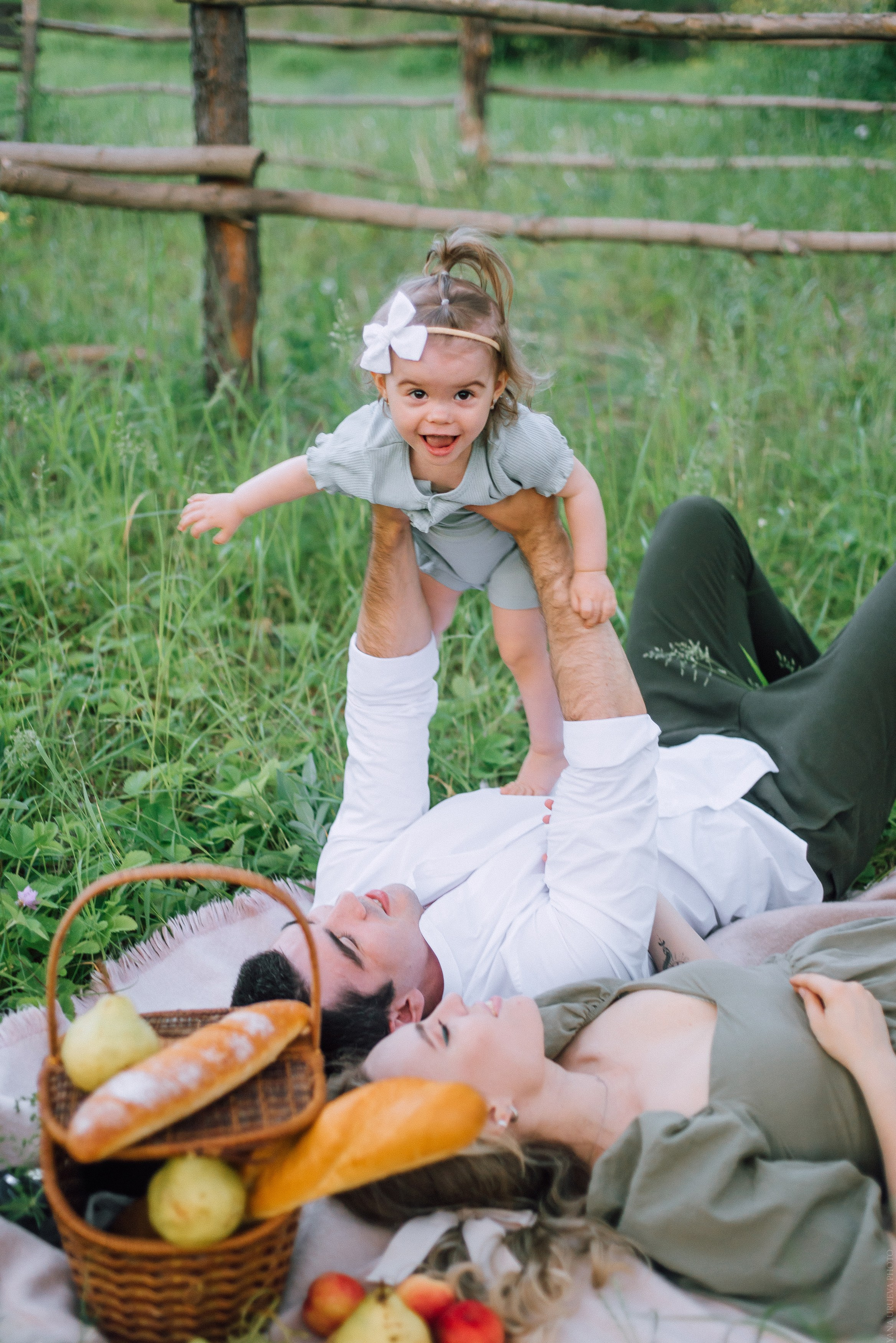 Семейная фотосессия на природе. Свадебный и контент- фотограф в Тольятти, Самаре, Москве Яна Уруева