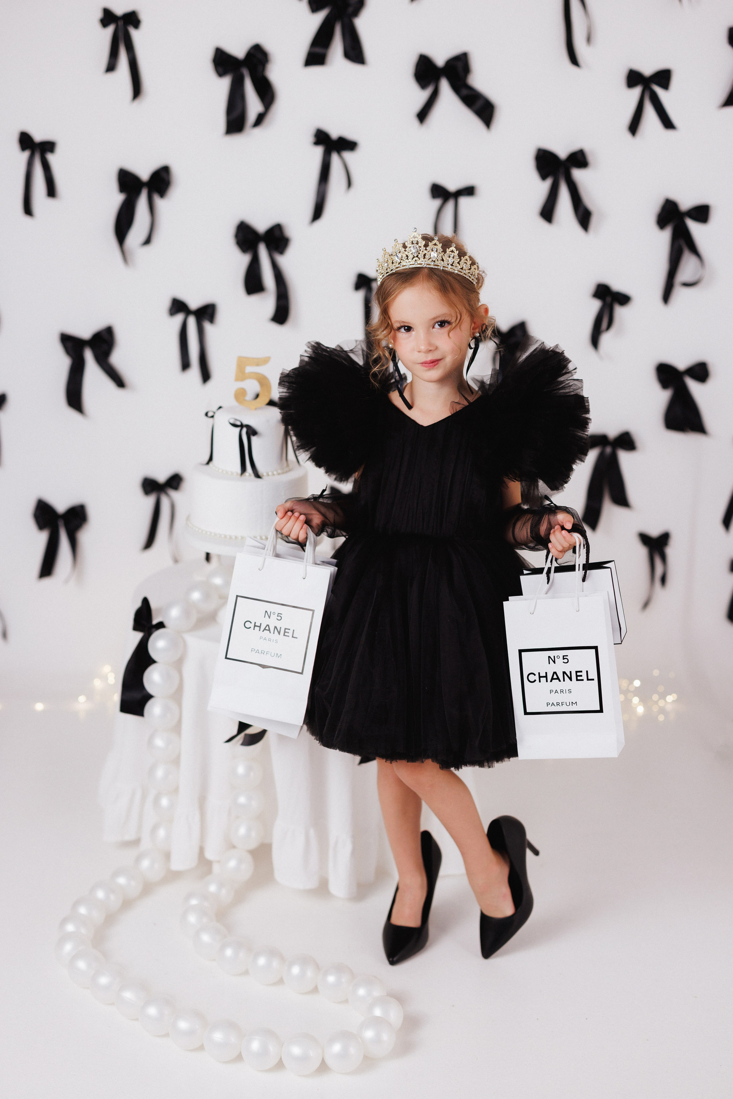 Детская фотосессия к Дню рождения для девочек, фотостудия «Антураж». Семейный и детский фотограф в Краснодаре Анна Трашкова