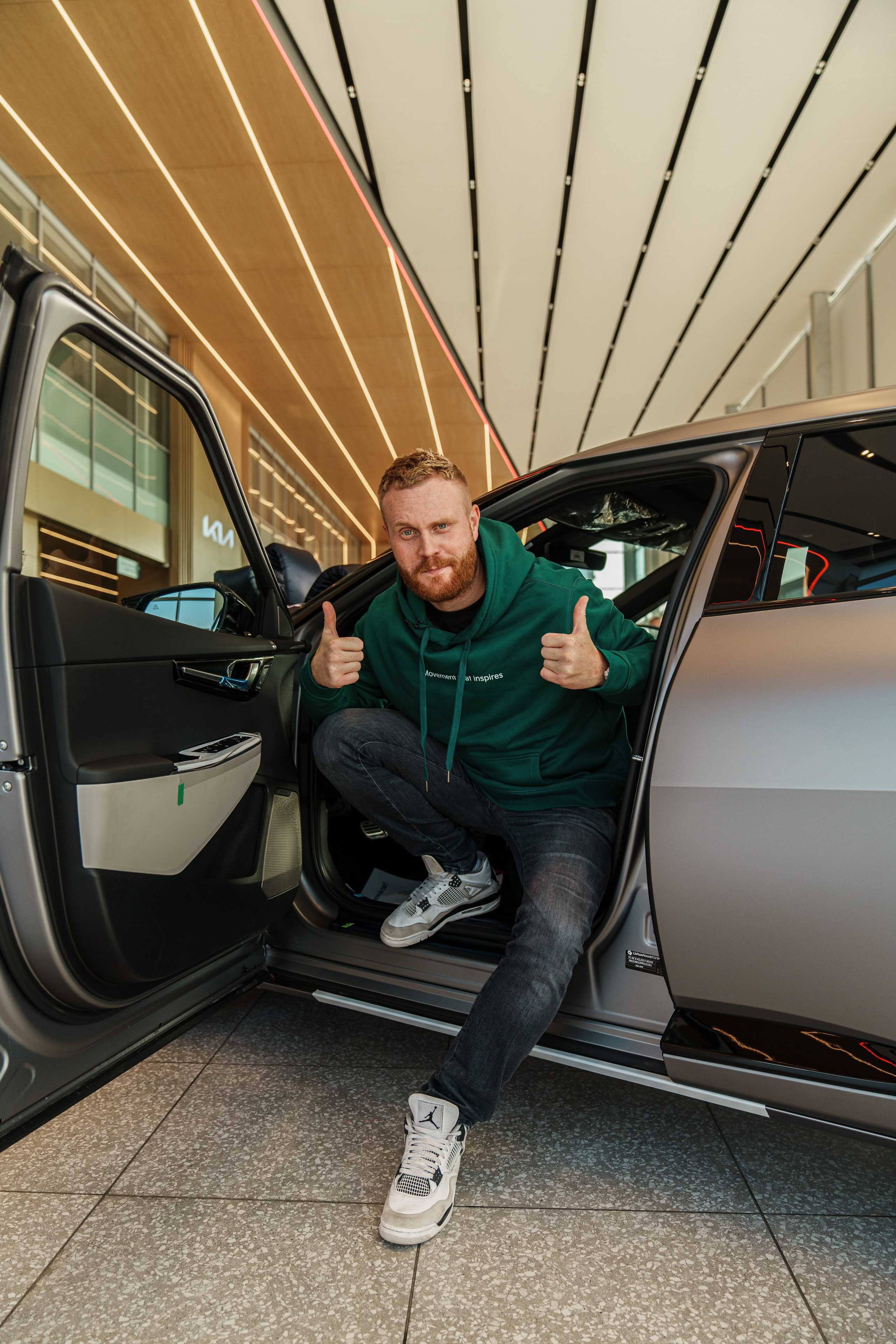 Kia EV6 Вручение Евгений Чебаткову. Фотограф TAULAN_1